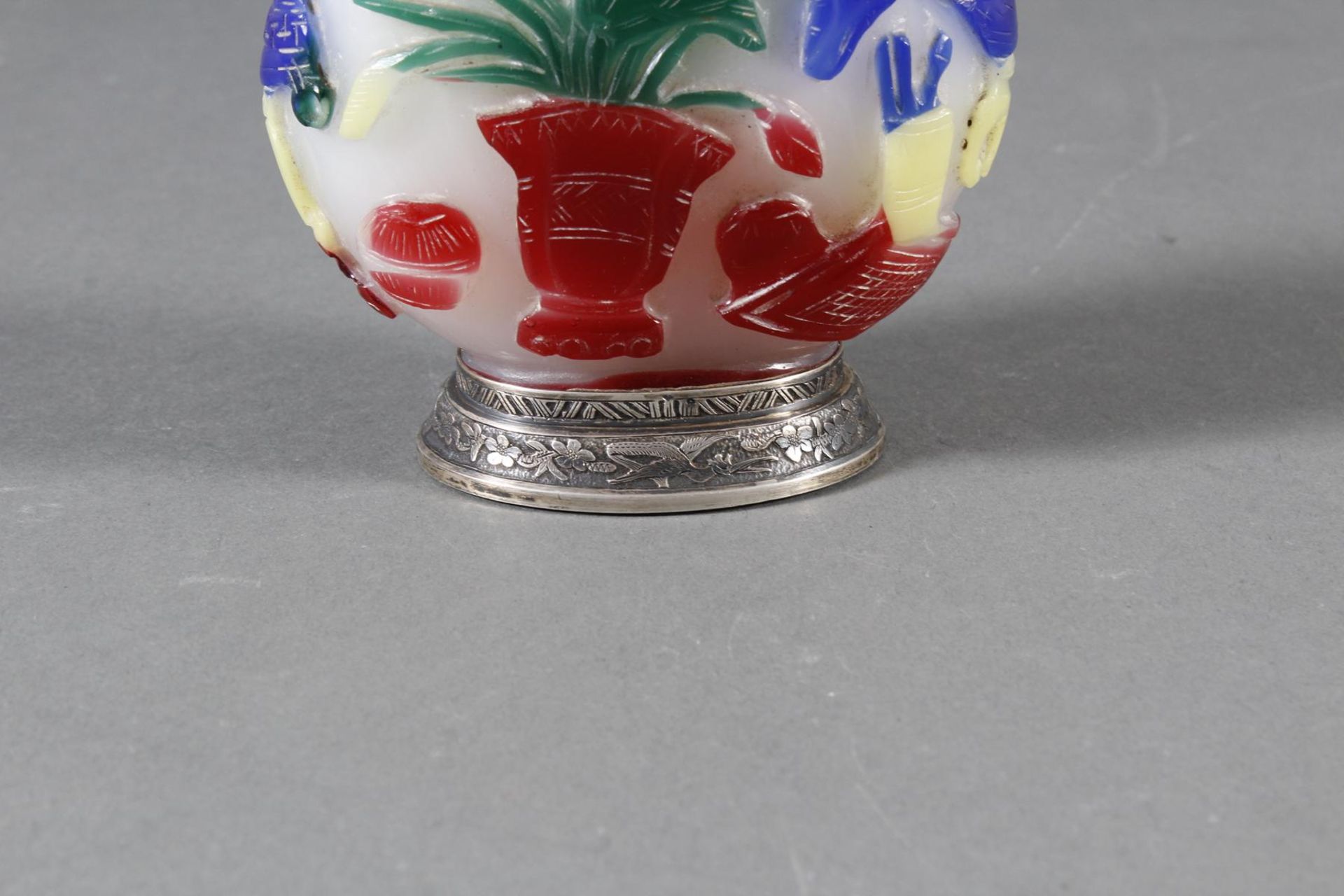 Snuff bottle, Überfangglas mit Silbermontur, China Anfang 20. Jahrhundert - Image 10 of 12