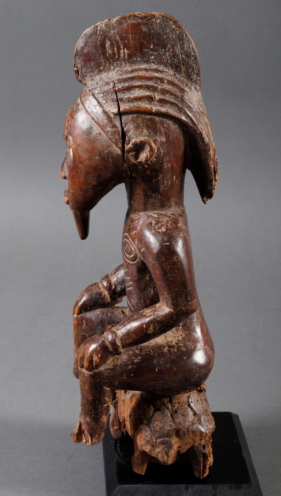 Auf einer Schildkröte sitzende Ritualfigur (Fragment) der Bembe / Kongo - Image 7 of 9