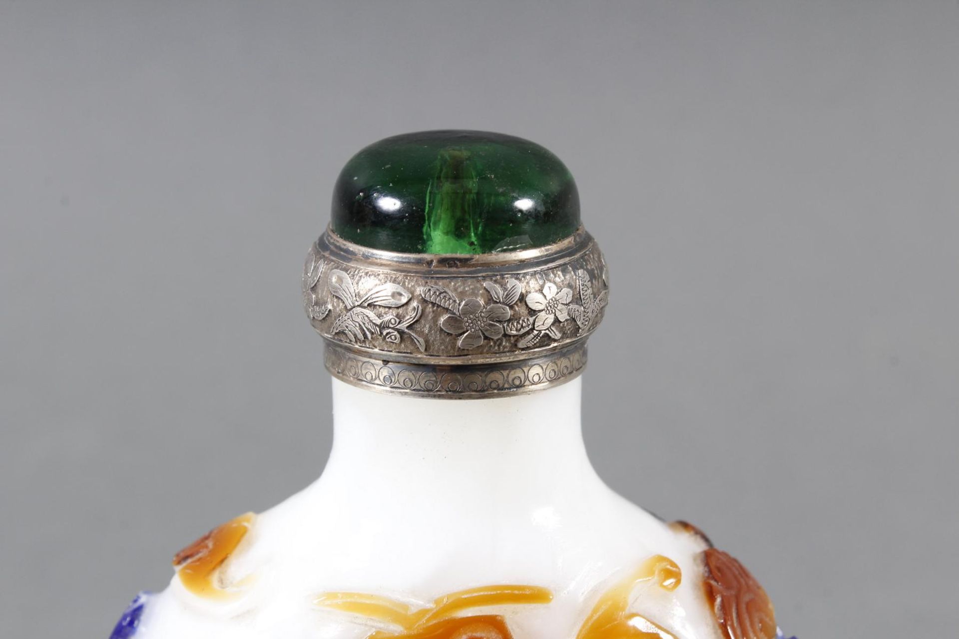 Snuff bottle, Überfangglas mit Silbermontur, China Anfang 20. Jahrhundert - Image 8 of 12