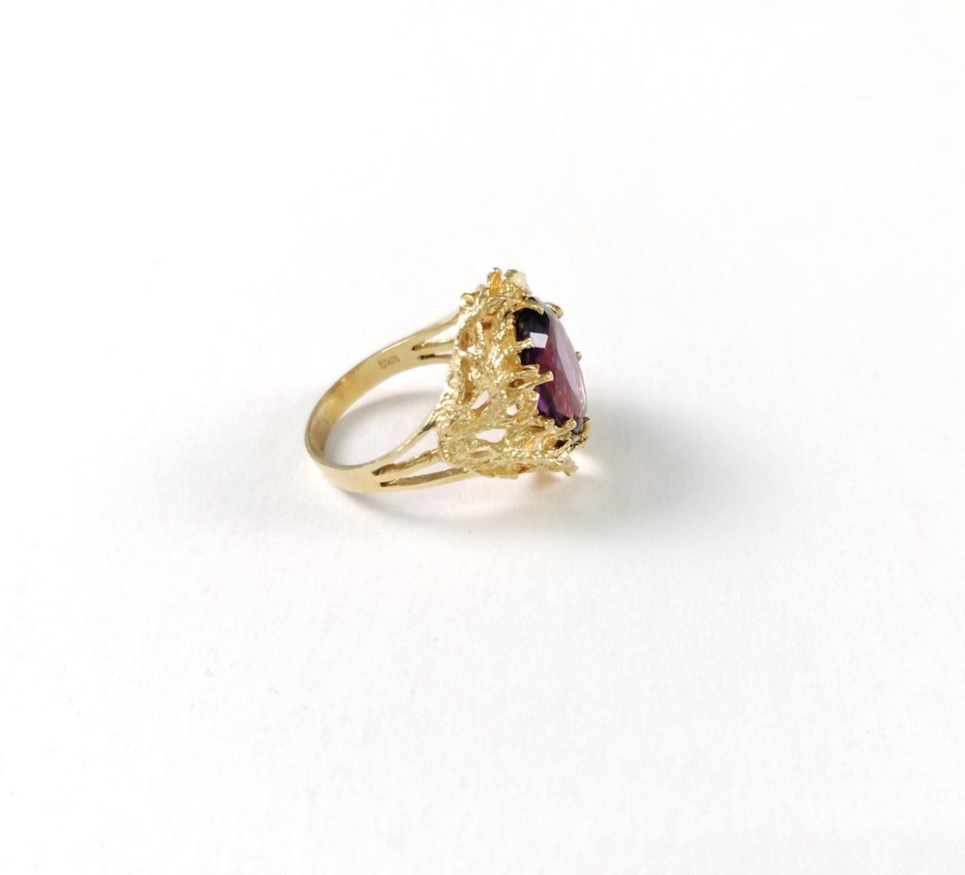 18 Karat Gelbgoldring mit großem Amethyst - Image 3 of 5