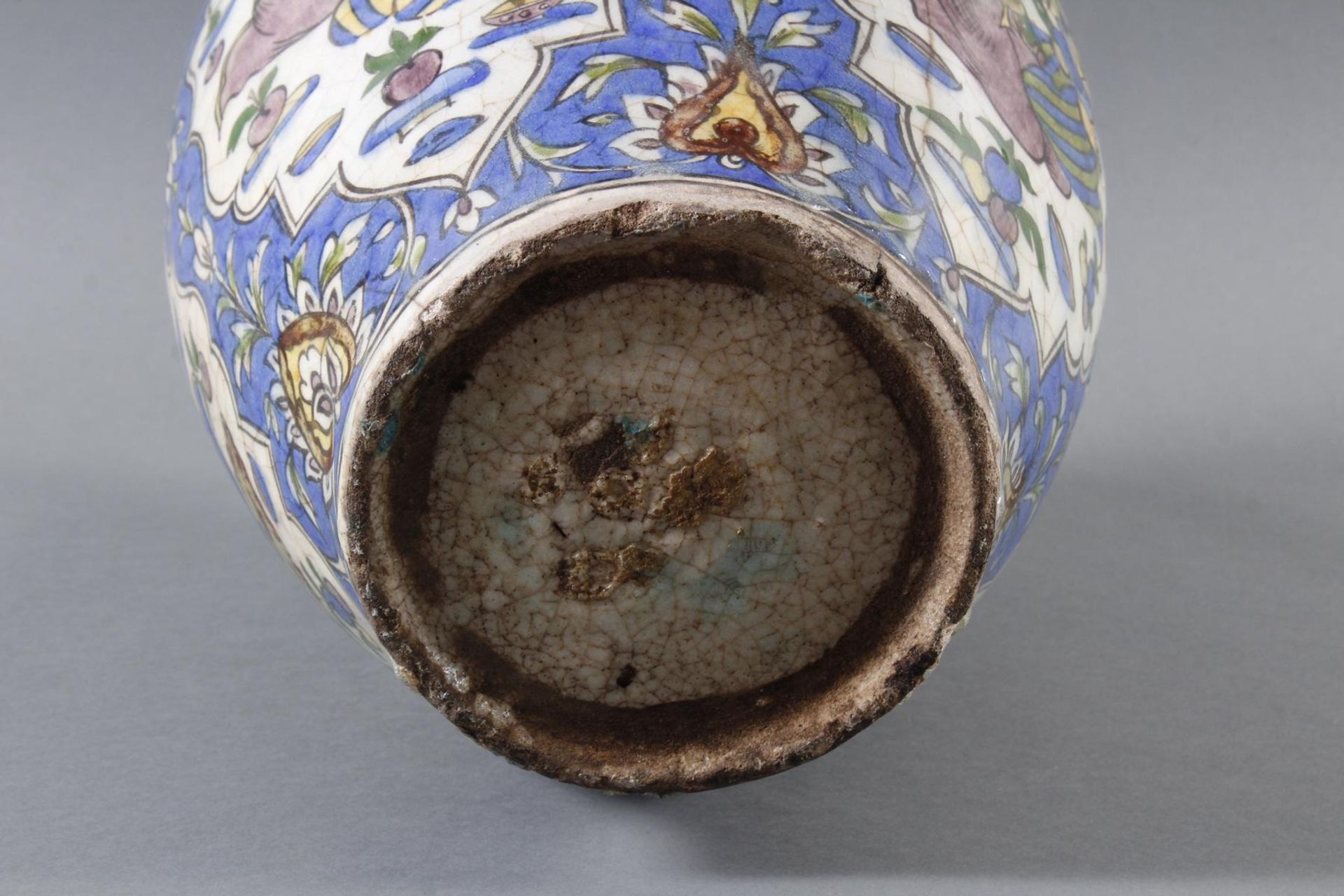 Persien 19. Jahrhundert, Orientalische Keramikvase ,polychrome Unterglasur Malerei - Image 9 of 11