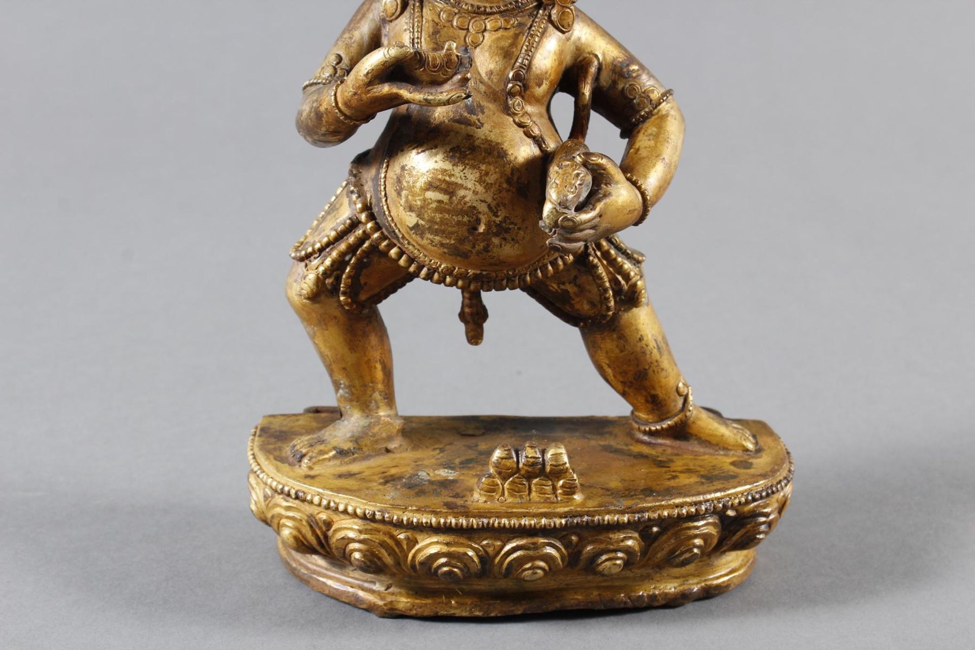 Vergoldete Bronze des Vaishravana, Tibet 19. / 20. Jahrhundert - Bild 3 aus 9