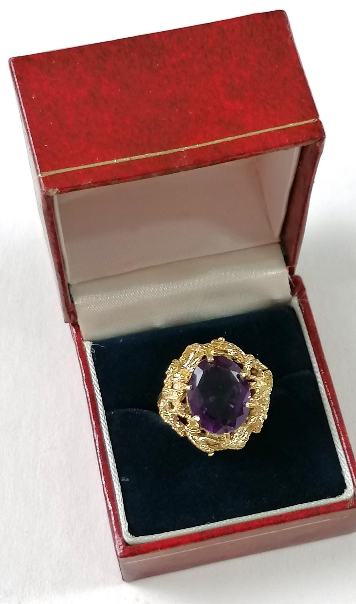 18 Karat Gelbgoldring mit großem Amethyst