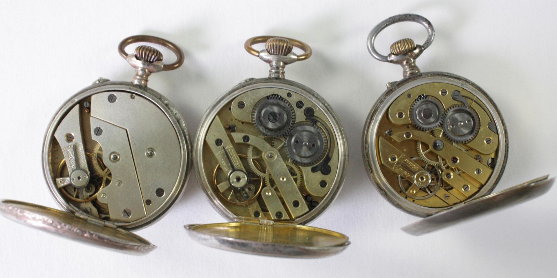 Drei silberne Taschenuhren um 1900 / 1920 - Bild 3 aus 4