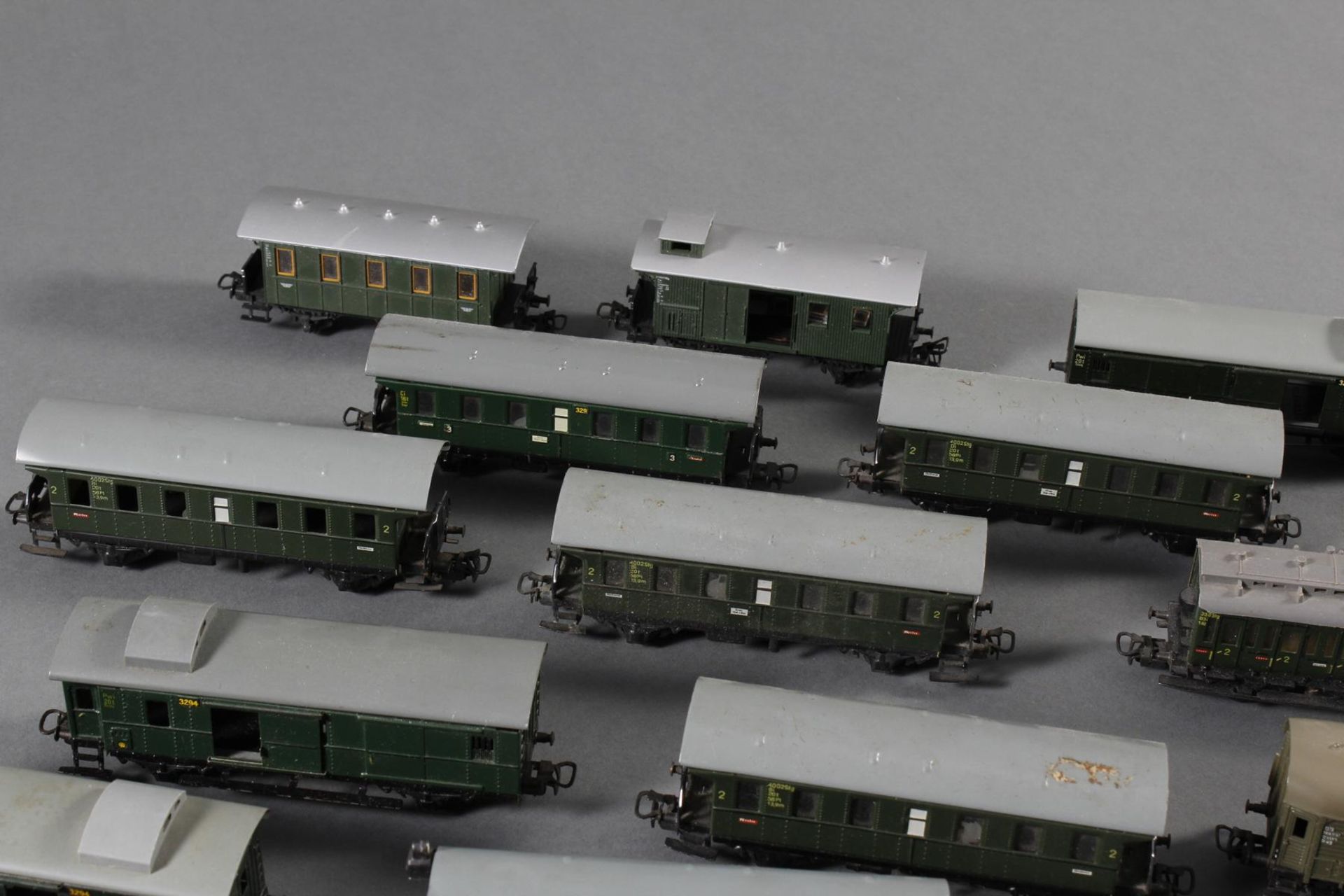 Märklin: 1 Lok und Waggons, teilweise aus Blech - Image 2 of 5