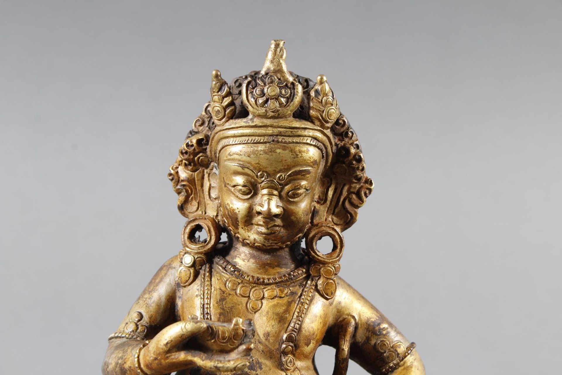 Vergoldete Bronze des Vaishravana, Tibet 19. / 20. Jahrhundert - Bild 2 aus 9