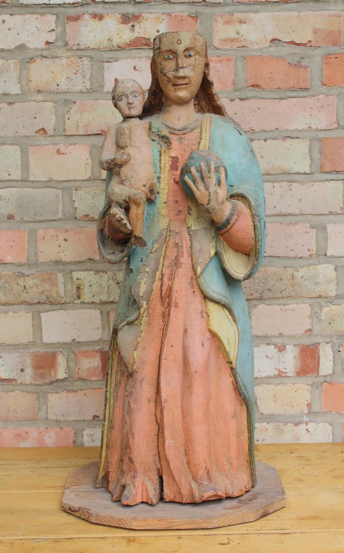 Madonna mit Kind und Weltkugel, wohl 15./16. Jahrhundert