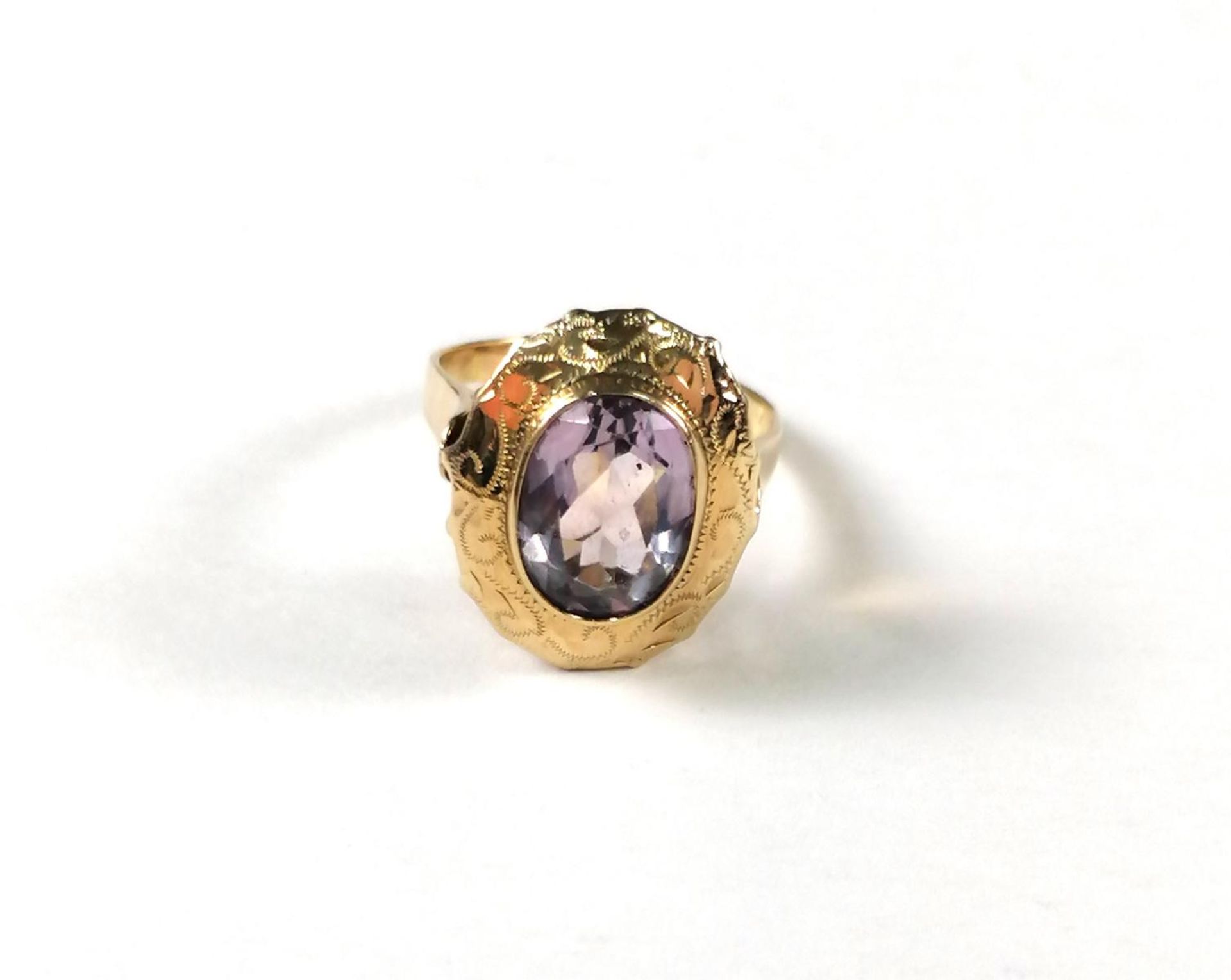 14 Karat Gelbgoldring mit Amethyst