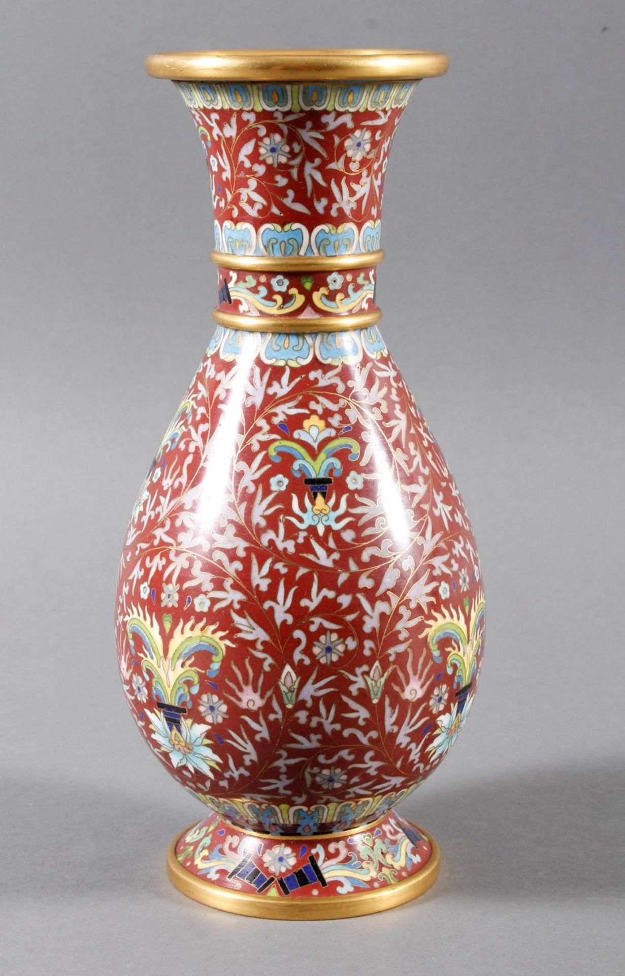 Cloisonnè Vase ,China 20. Jahrhundert ,polychromes Email auf vergoldetem Bronzekorpus - Bild 5 aus 7