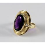 14 Karat Gelbgold Damenring mit facettiertem Amethyst