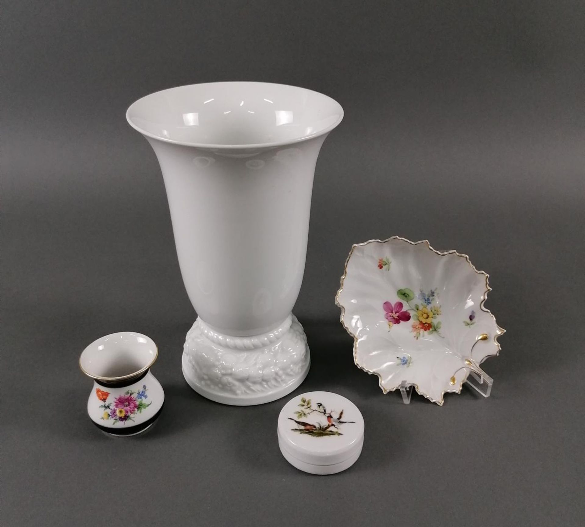 Lot aus 4 Porzellanteile, Meissen, Rosenthal, Höchst