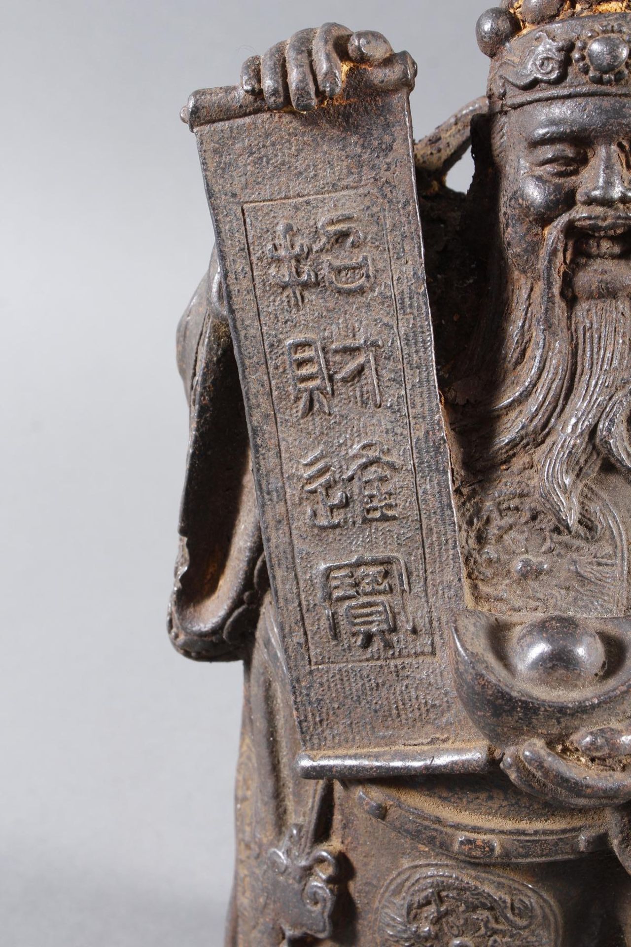 Eisen Skulptur, Konfuzius, eine Schriftrolle haltend,China 19/20 Jahrhundert - Image 3 of 11