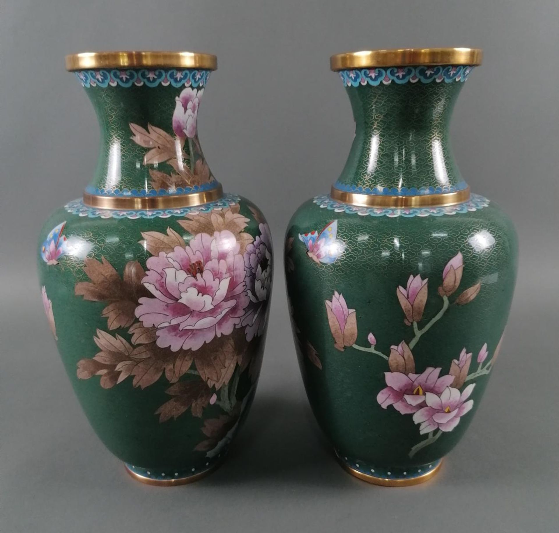 Paar Cloisonné Vasen, Jingfa, China 20. Jahrhundert - Image 2 of 4
