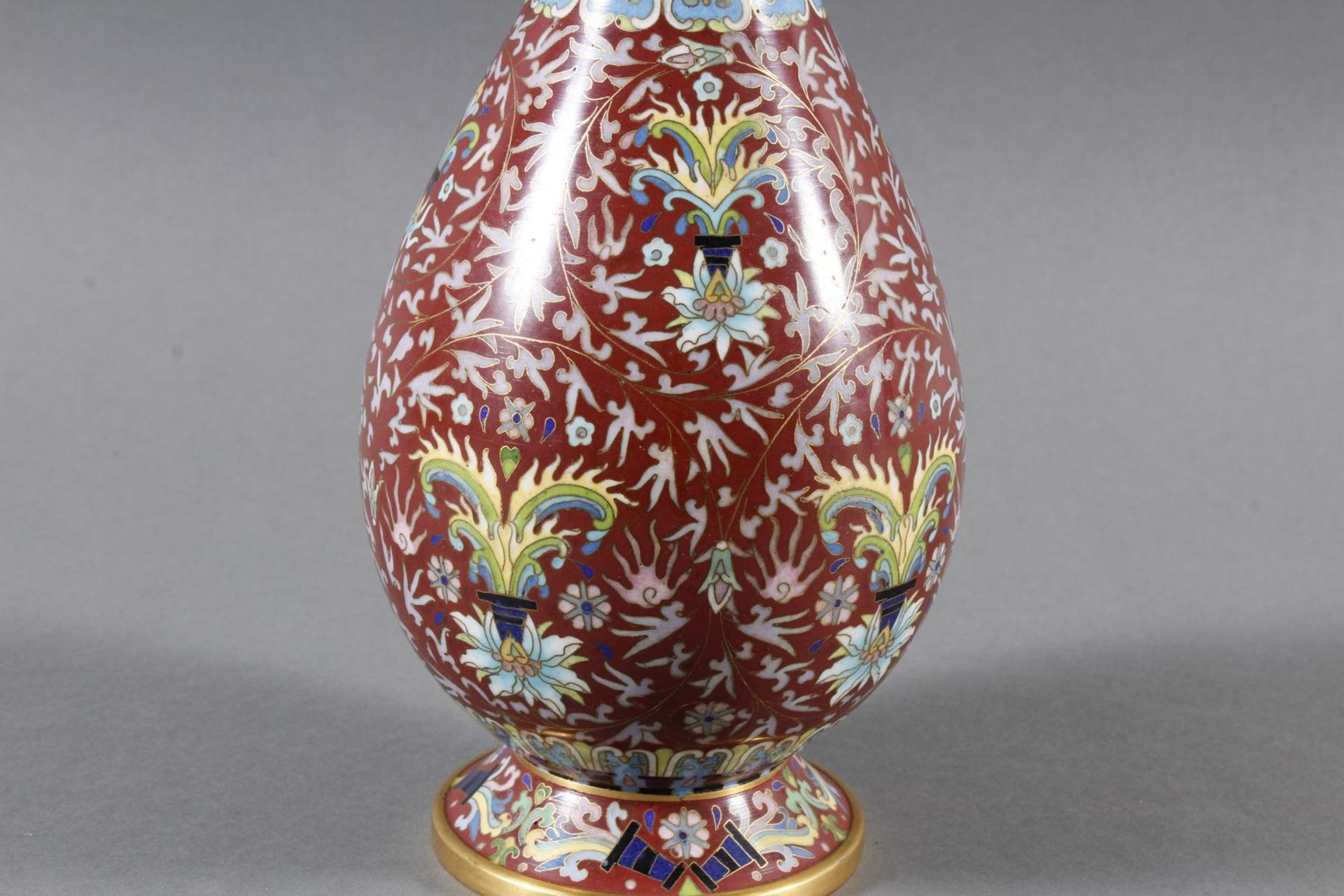 Cloisonnè Vase ,China 20. Jahrhundert ,polychromes Email auf vergoldetem Bronzekorpus - Bild 2 aus 7