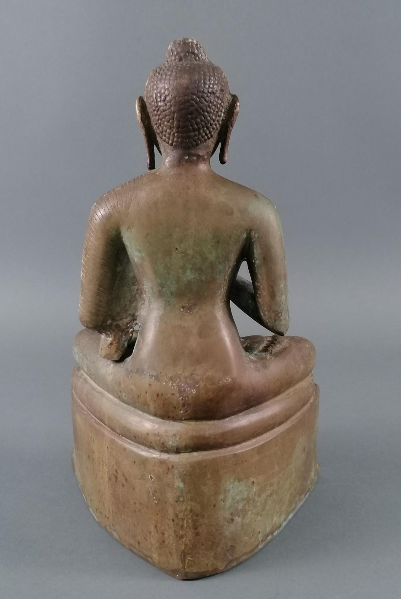 Buddha aus Bronze, Thailand wohl 18./19.Jh. - Bild 2 aus 4