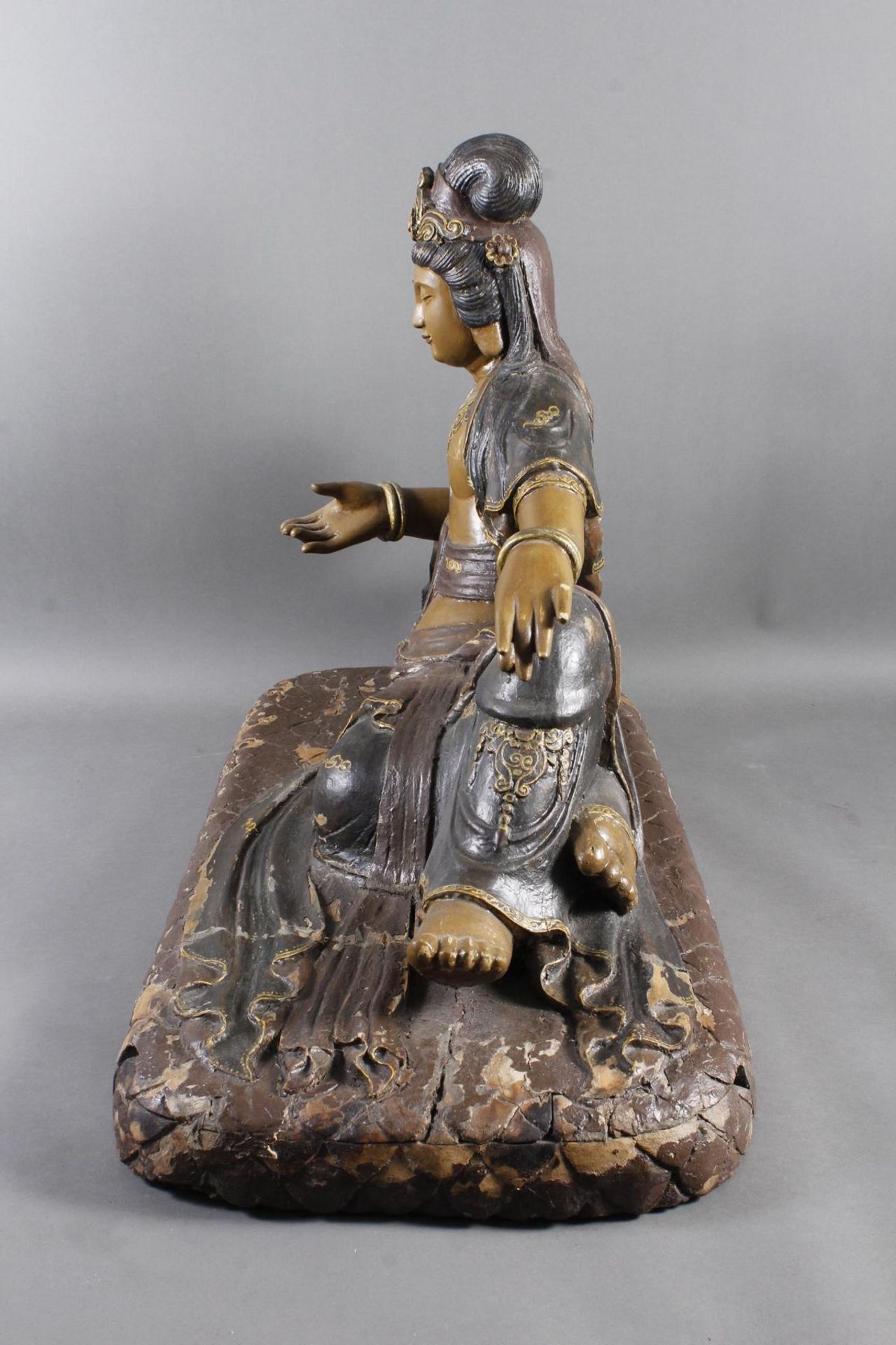 Liegender Bodhisattva Avalokiteshvara, China 19 Jahrhundert - Bild 4 aus 26