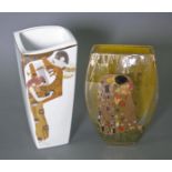 Zwei Goebel Artis Orbis Gustav Klimt Vasen. Porzellan und Glas