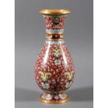 Cloisonnè Vase ,China 20. Jahrhundert ,polychromes Email auf vergoldetem Bronzekorpus