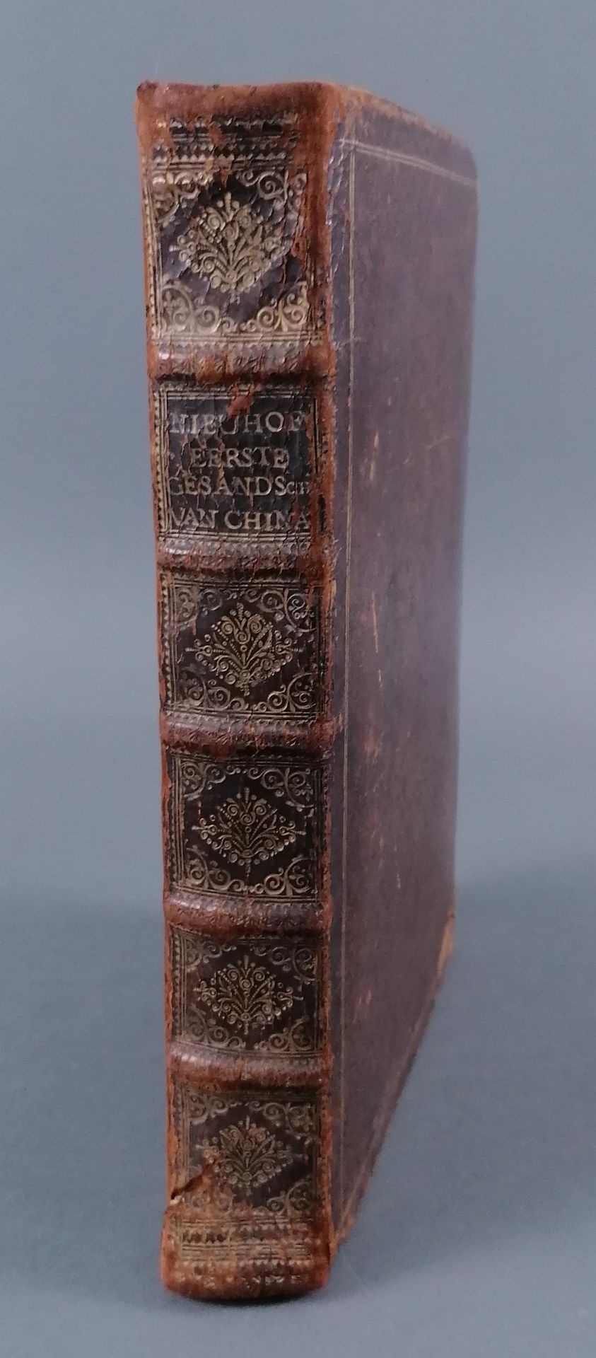 Nieuhofs China-Buch. 1665. (Die Gesandtschaft der Niederländischen Ostindienkompanie an den großen T - Image 2 of 26