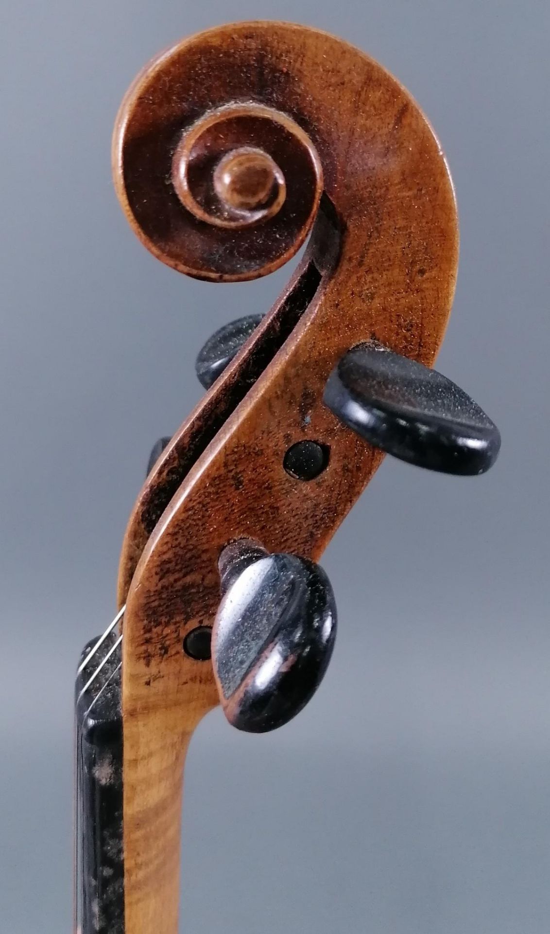 Antike Geige mit Geigenbogen und Geigenkoffer - Image 8 of 10