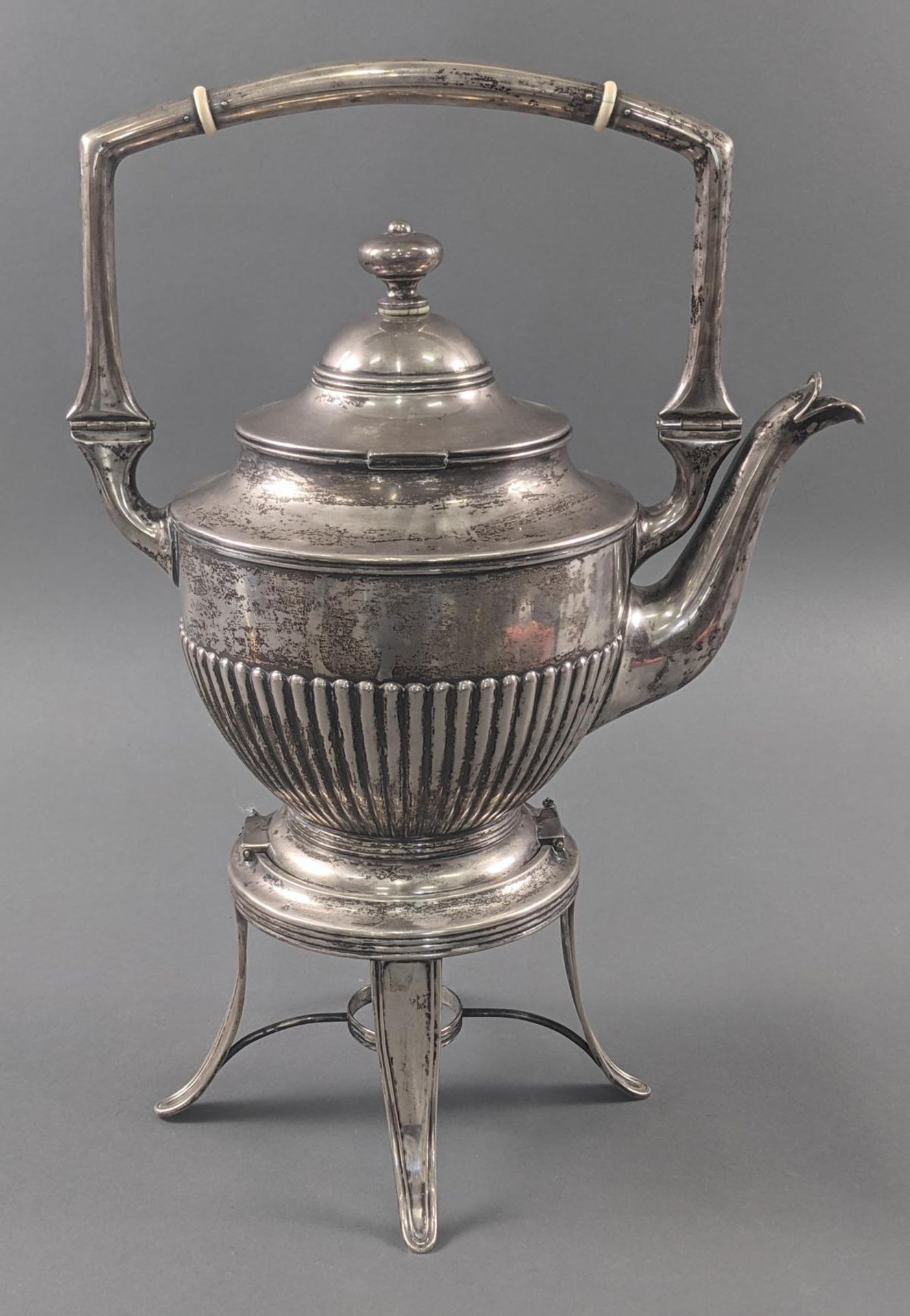 Teekessel auf Rechaud, England um 1900, Silber geprüft - Image 2 of 6