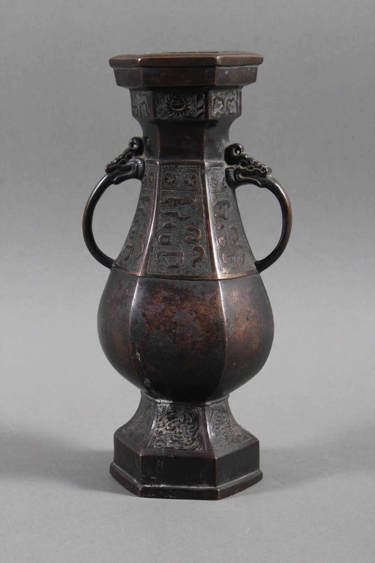 Bronze, Henkelziervase, China, 17. / 18. Jahrhundert