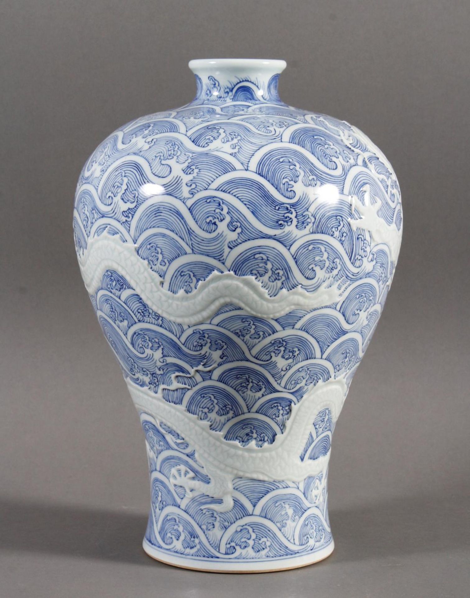 Blau-Weiße Porzellanvase in Mei Ping Form - Bild 3 aus 9