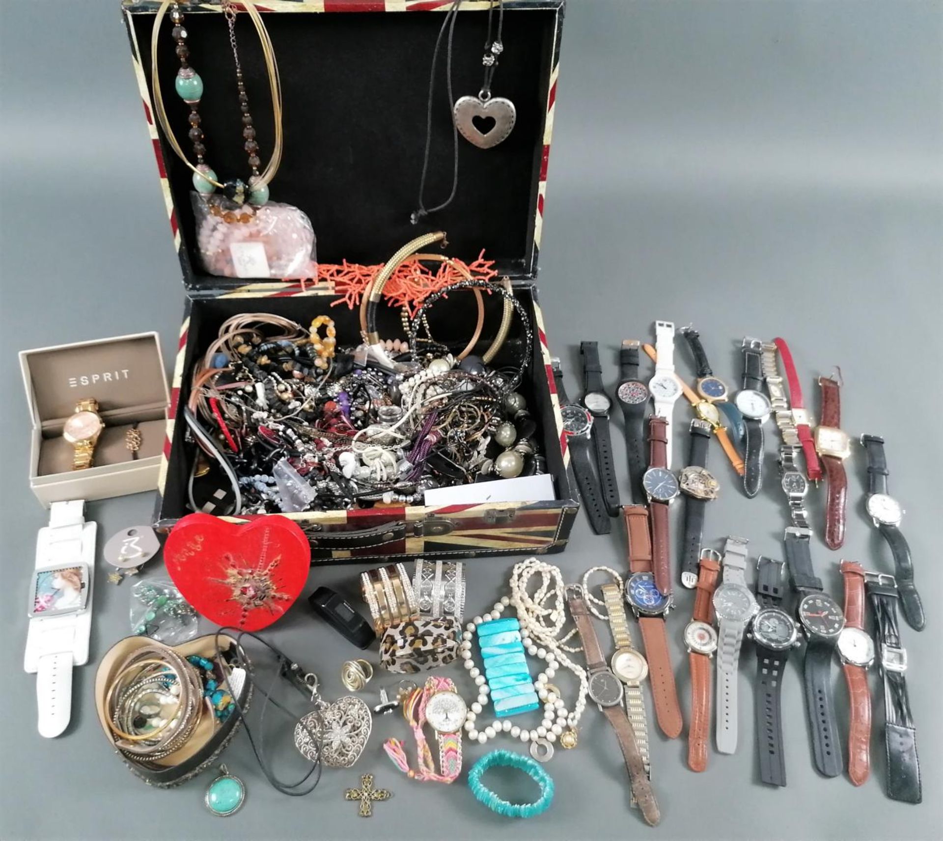 Großes Konvolut Schmuck, Armbanduhren und Modeschmuck im Koffer