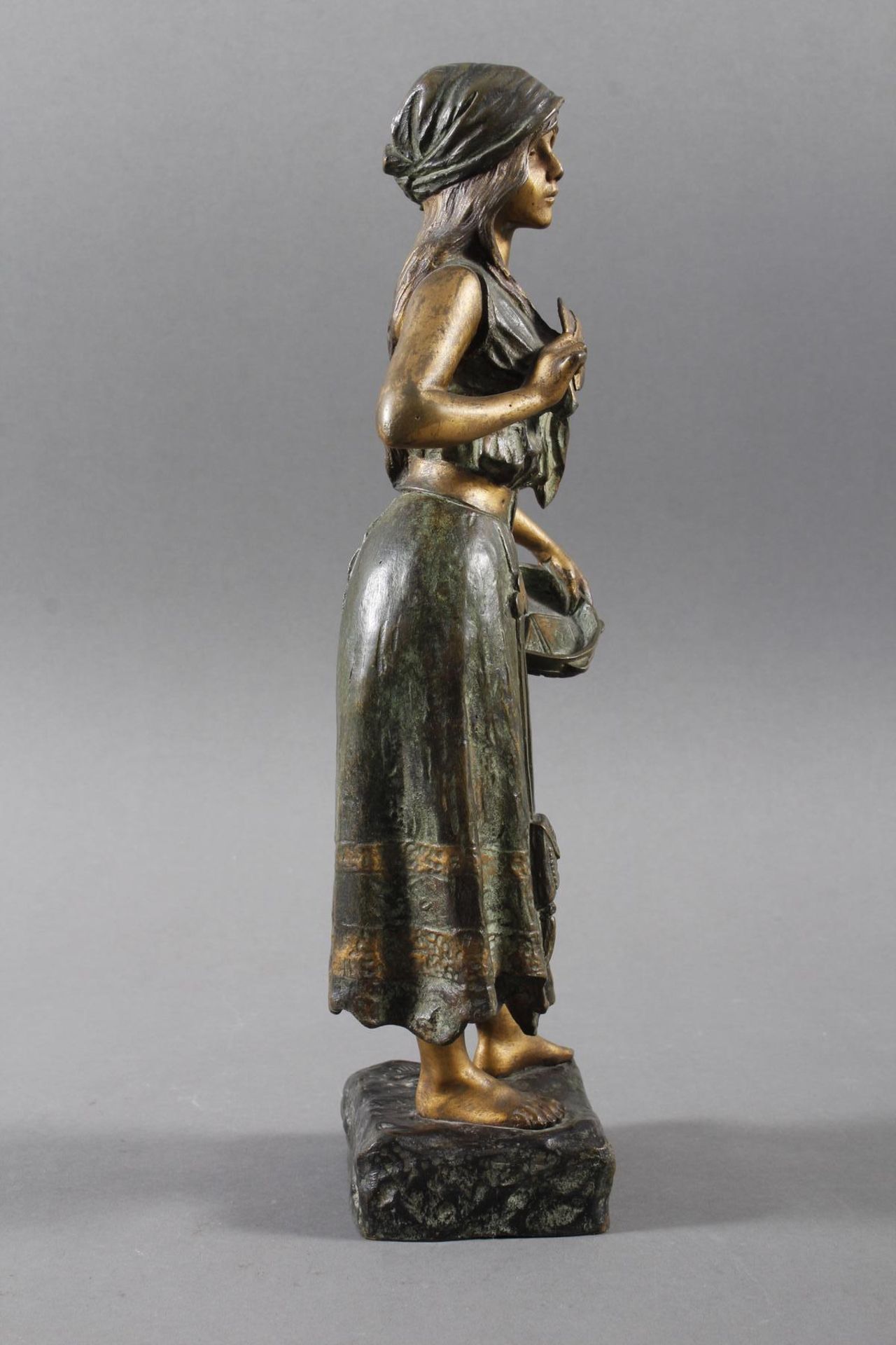 Bronze Frauenskulptur, Esmeralda, Emanuel Villanis (1958-1914) - Image 4 of 11