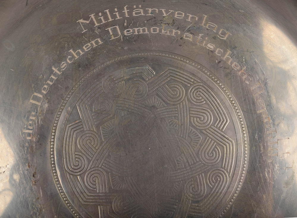EHRENTELLER MILITÄRVERLAG DER DDR - Image 2 of 3