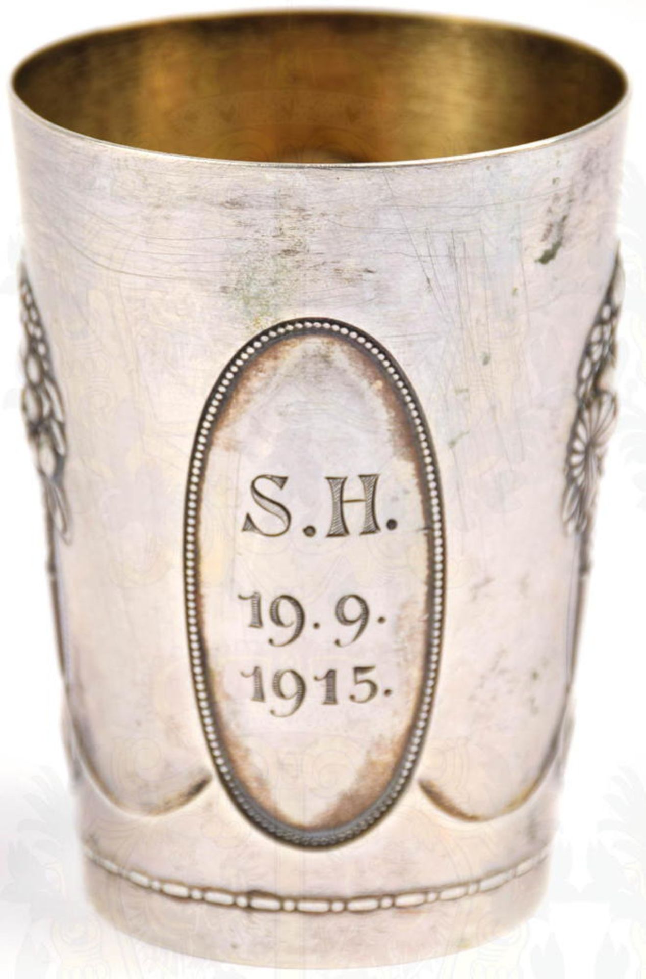 SILBERBECHER 1915, Silber/punziert „800“ m. Halbmond u. Krone, m. 2 reliefierten Vasen m. Blumen, 2  - Bild 3 aus 3