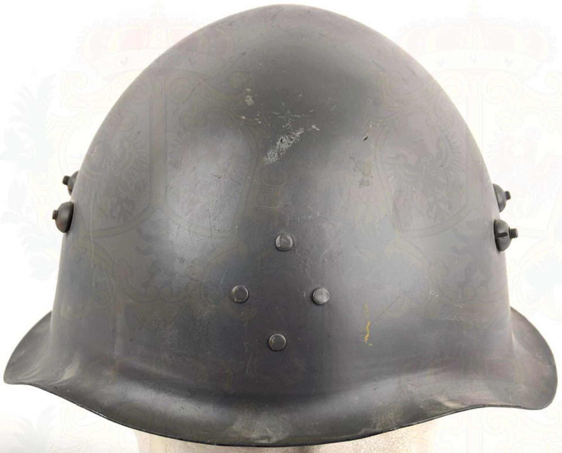 STAHLHELM MODELL 1939 FÜR POLIZEI-EINHEITEN, sogenannter „Amalienborg“, Glocke innen u. außen olivgr - Bild 2 aus 4