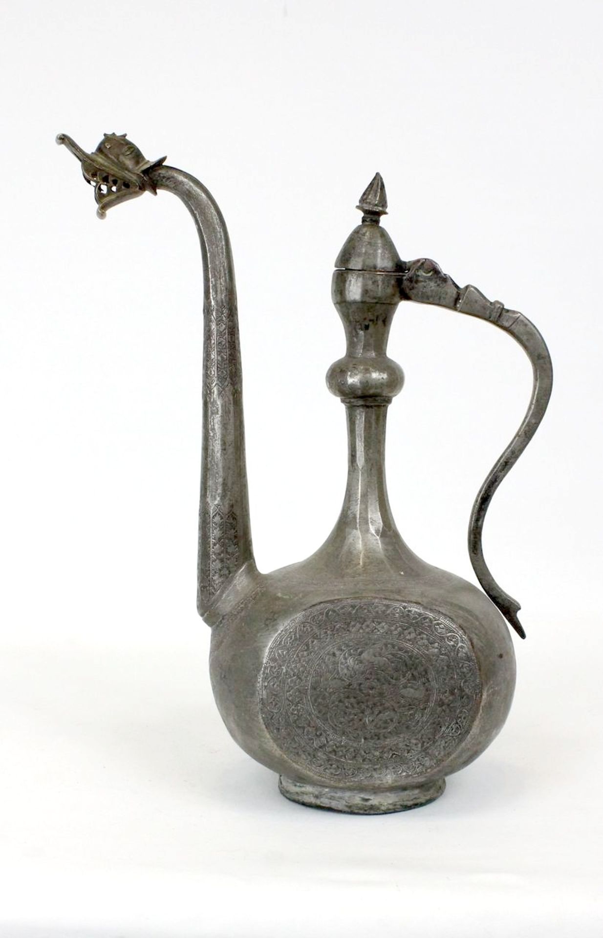 Orientalische Verzinnte und zisilierte Kupferbronzewasserkanne mit Drachenschnabelausguss - Bild 3 aus 6