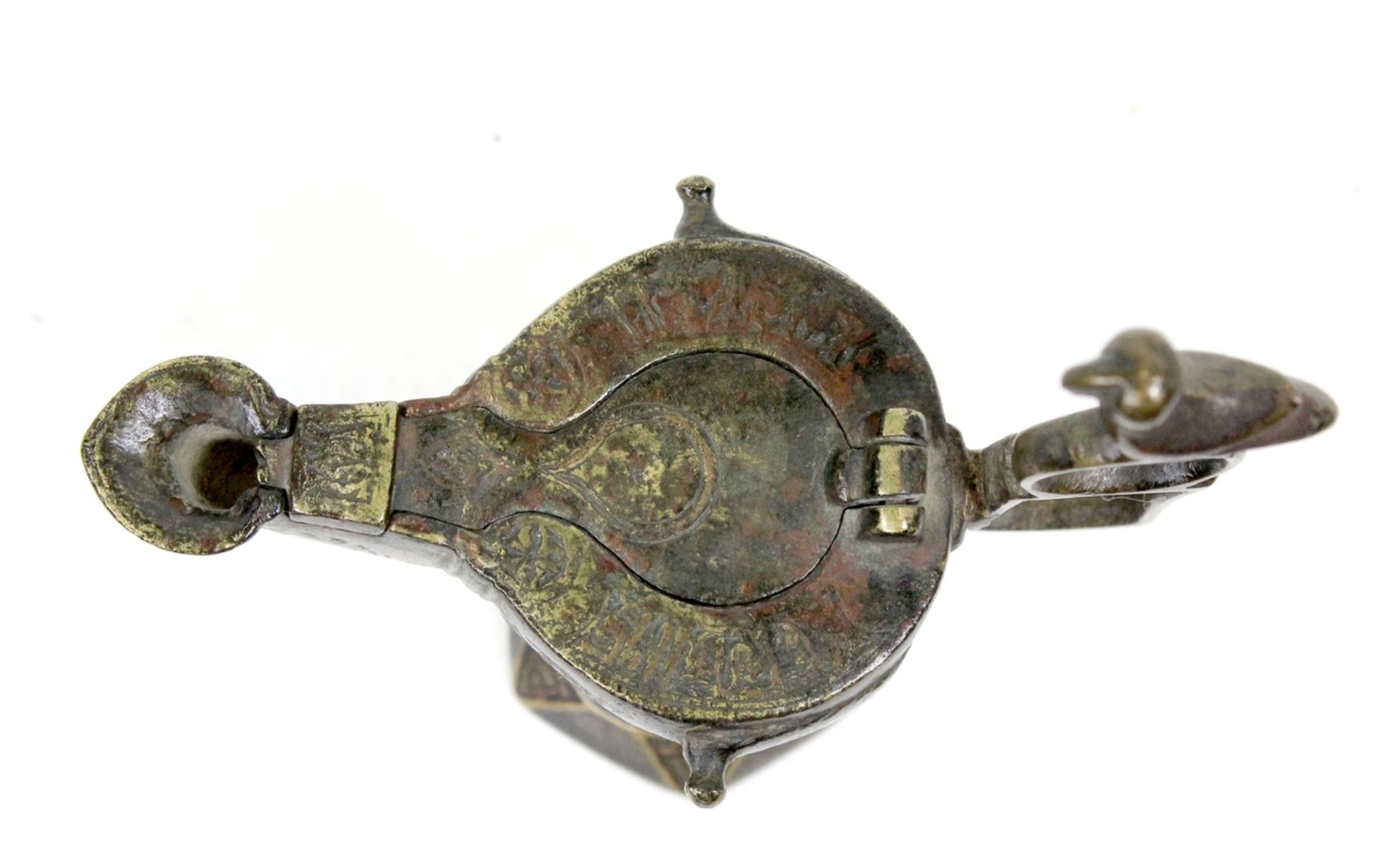 Seldschuken Dynastie Bronze Öllampe mit kufischer Schrift - Bild 5 aus 6