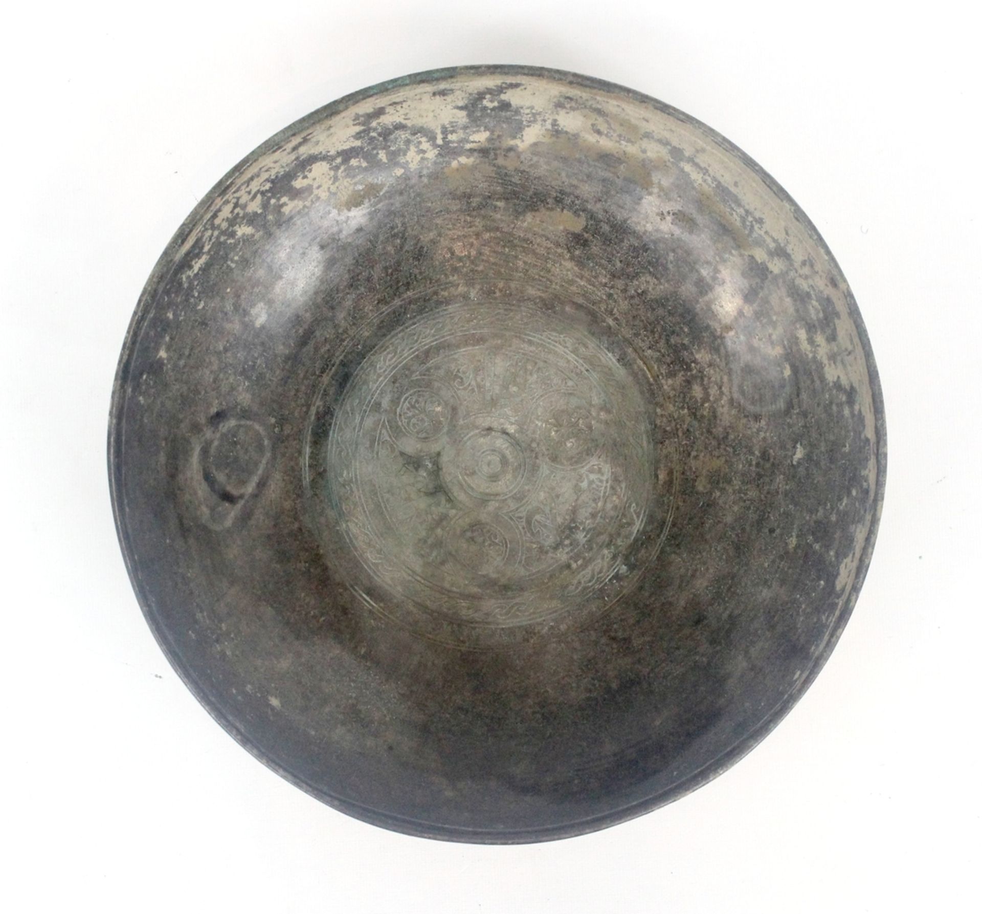 Safawiden Dynastie verzinnte und gravierte Schale aus Kupferbronze - Bild 2 aus 8