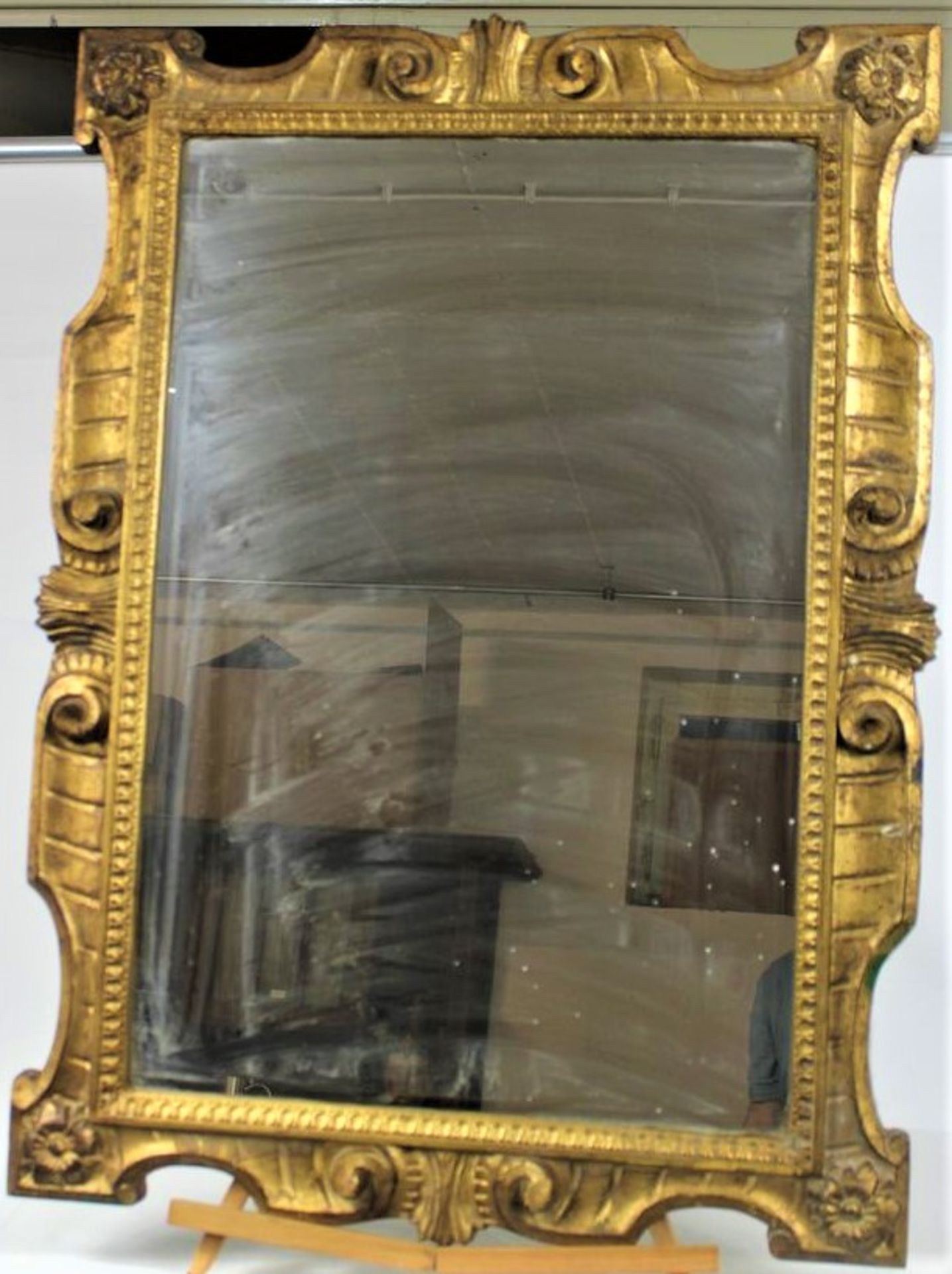Spiegel mit vergoldetem Holzrahmen
