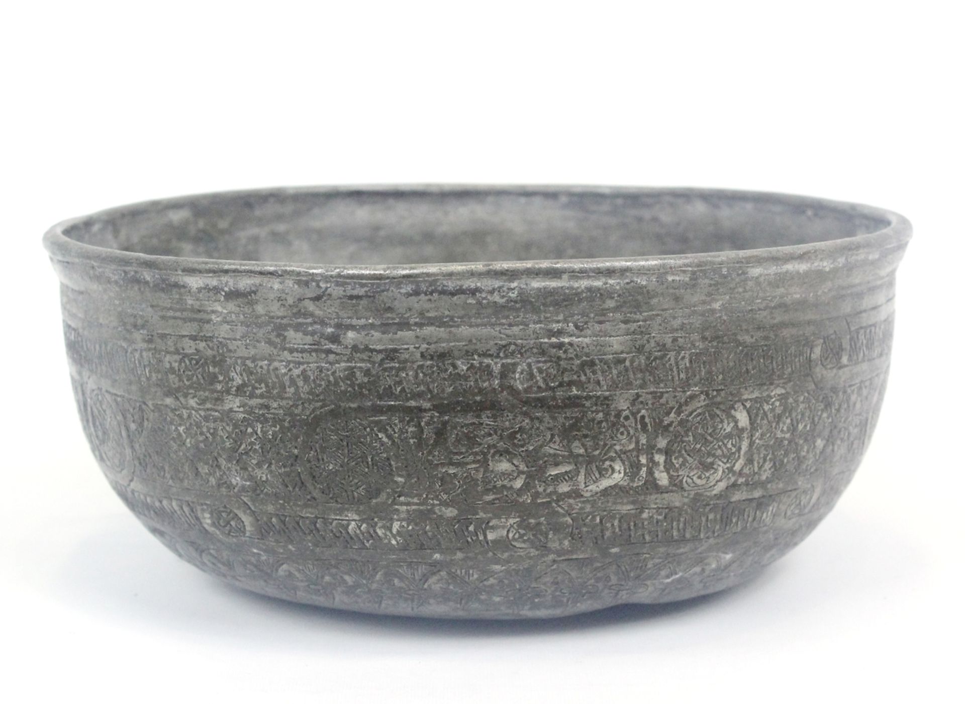 Safawiden Dynastie verzinnte und gravierte Schale aus Kupferbronze