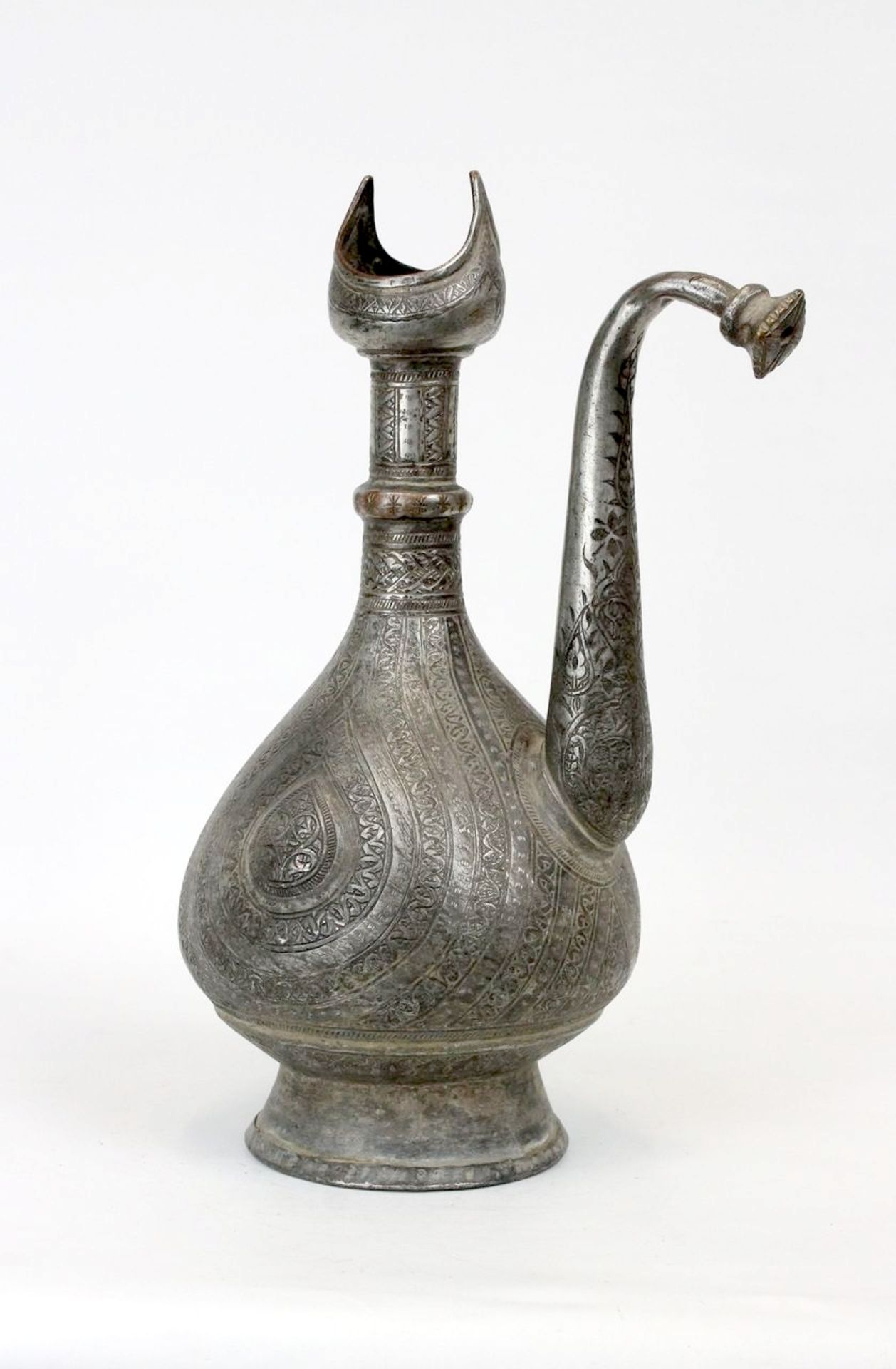 Orientalische Verzinnte und zisilierte Kupferbronzewasserkanne - Bild 5 aus 7