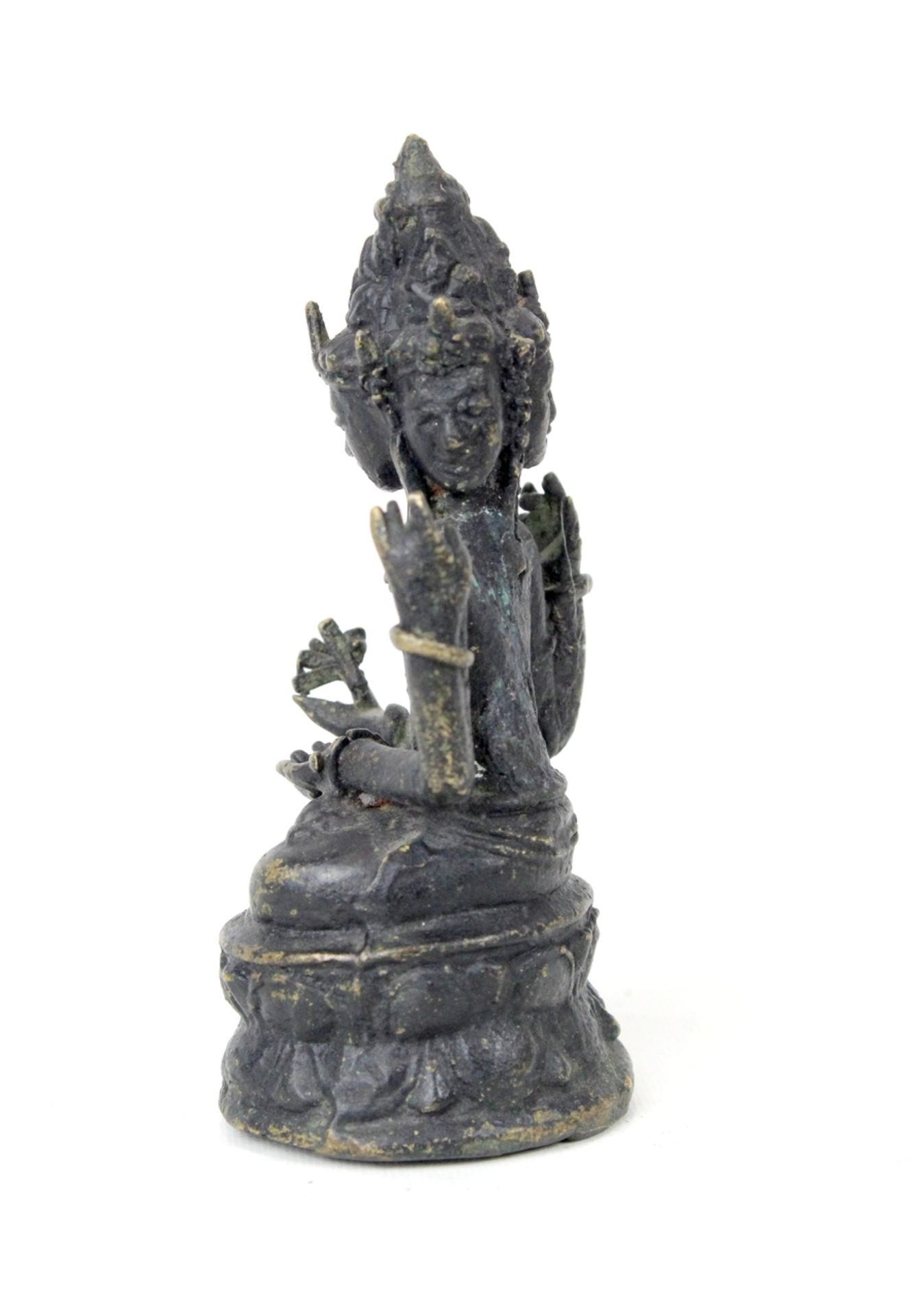 Tibet dreiköpfige sitzende Buddhafigur Bronze 19.Jhdt. - Image 4 of 5