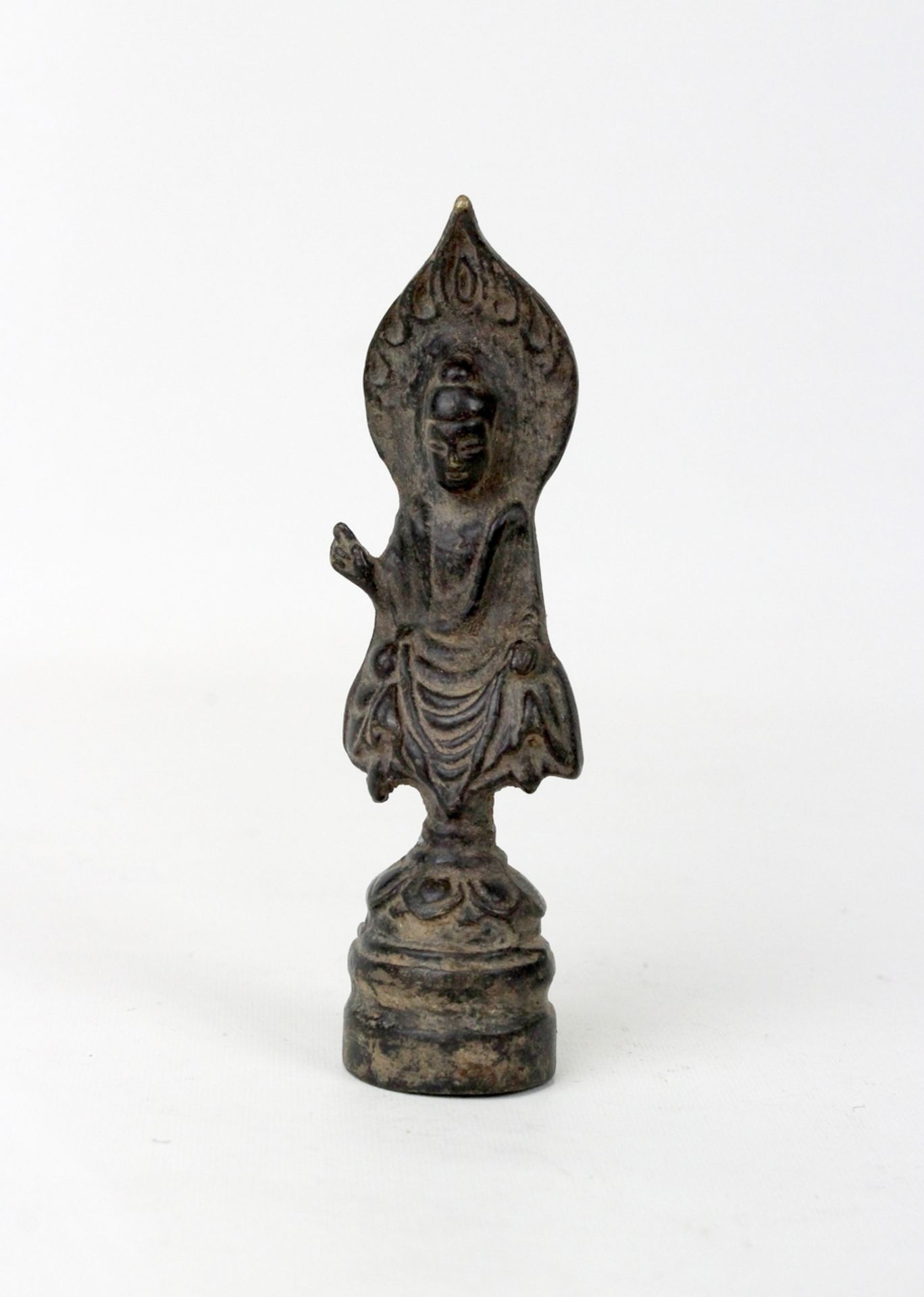Japan Sitzende Buddhafigur auf Lotusthron