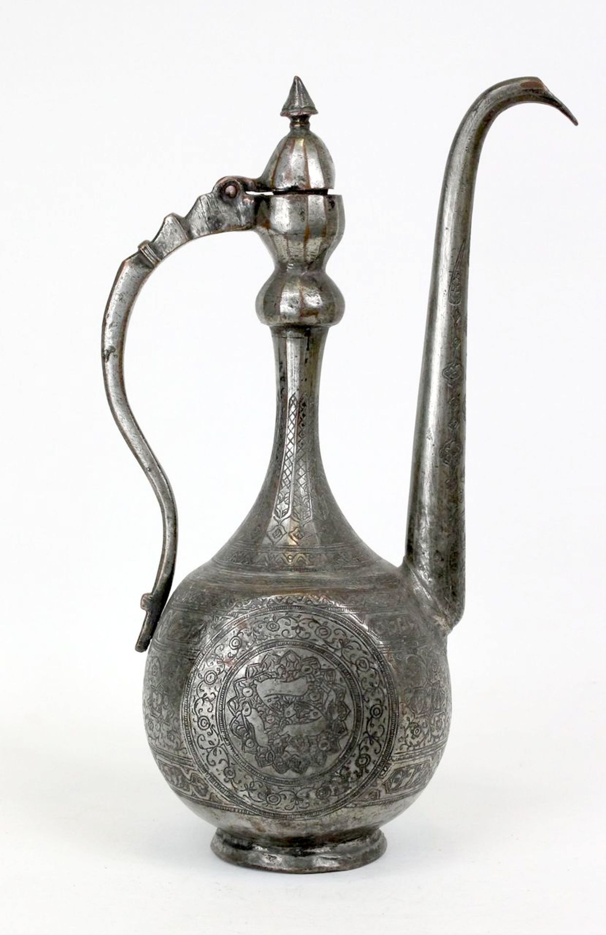 Orientalische Verzinnte und zisilierte Kupferbronzewasserkanne - Bild 5 aus 8