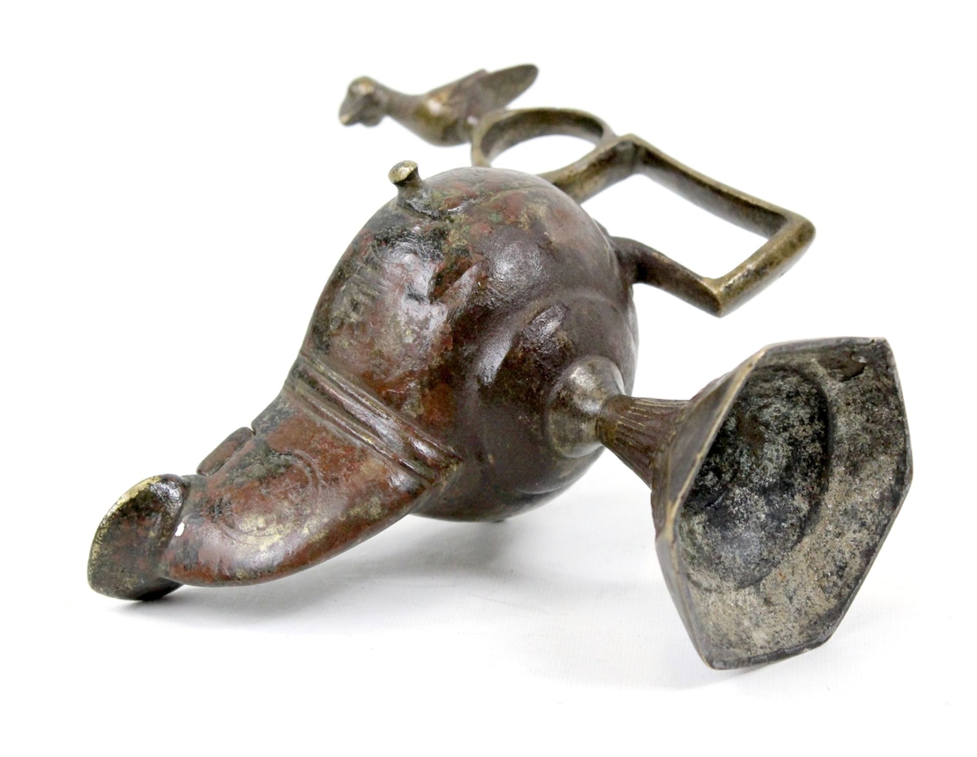 Seldschuken Dynastie Bronze Öllampe mit kufischer Schrift - Bild 6 aus 6