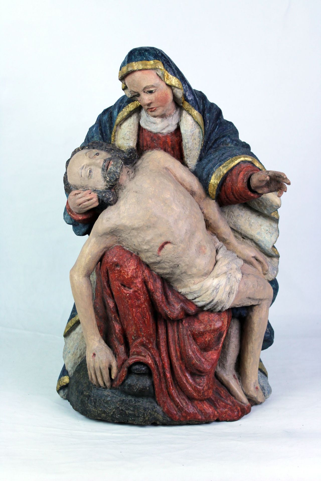Spätgotische Pieta Süddeutsch Fassung erneuert Wohl Lindenholz, gehöhlt Maße: ca. H. 46,5 cm, B. 28