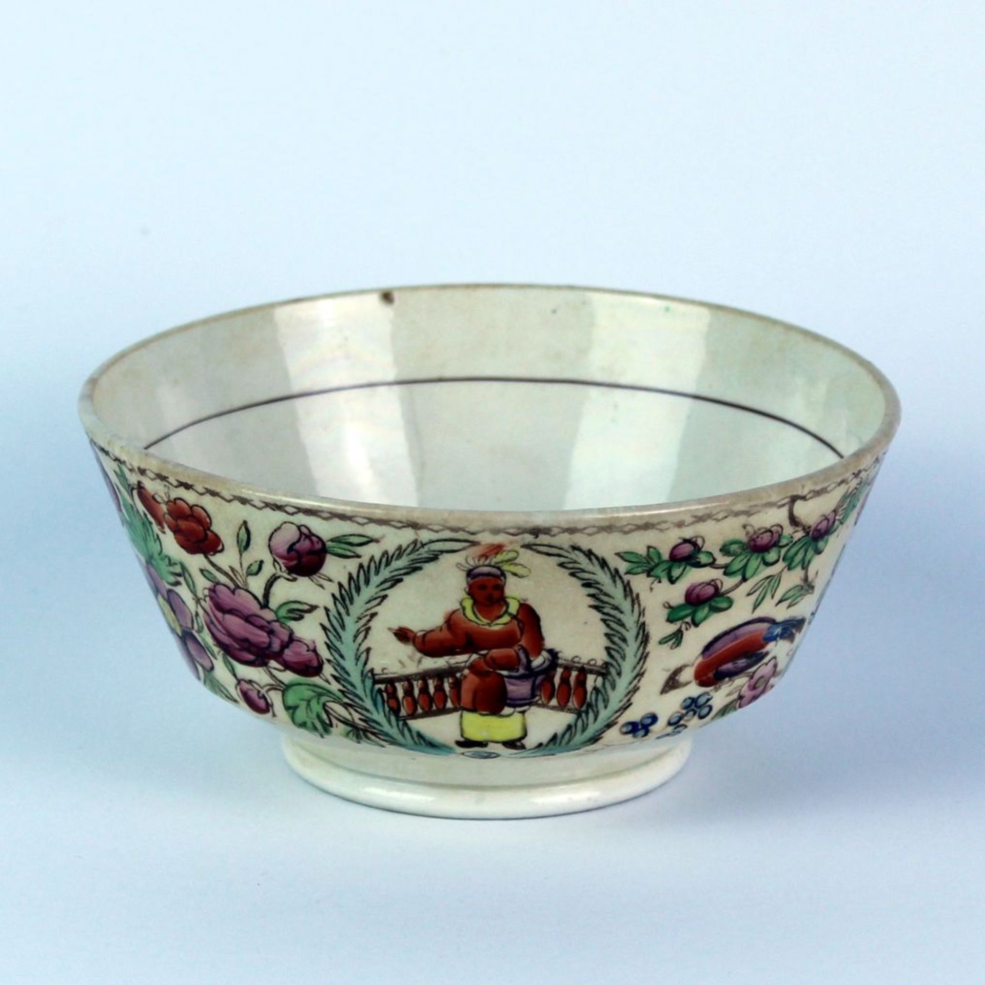Englische Kumme Keramik mit Chinoiserie und polychromer Malerei Maße: ca. D. 13 c