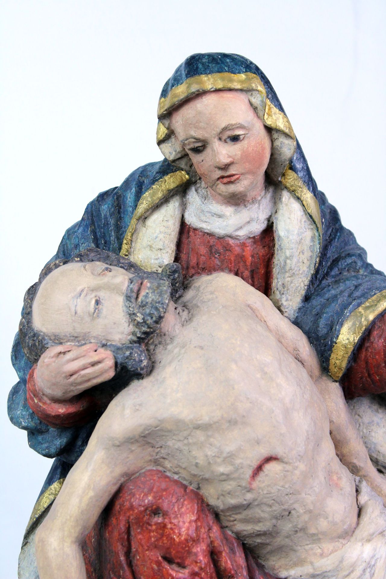 Spätgotische Pieta Süddeutsch Fassung erneuert Wohl Lindenholz, gehöhlt Maße: ca. H. 46,5 cm, B. 28 - Image 3 of 6