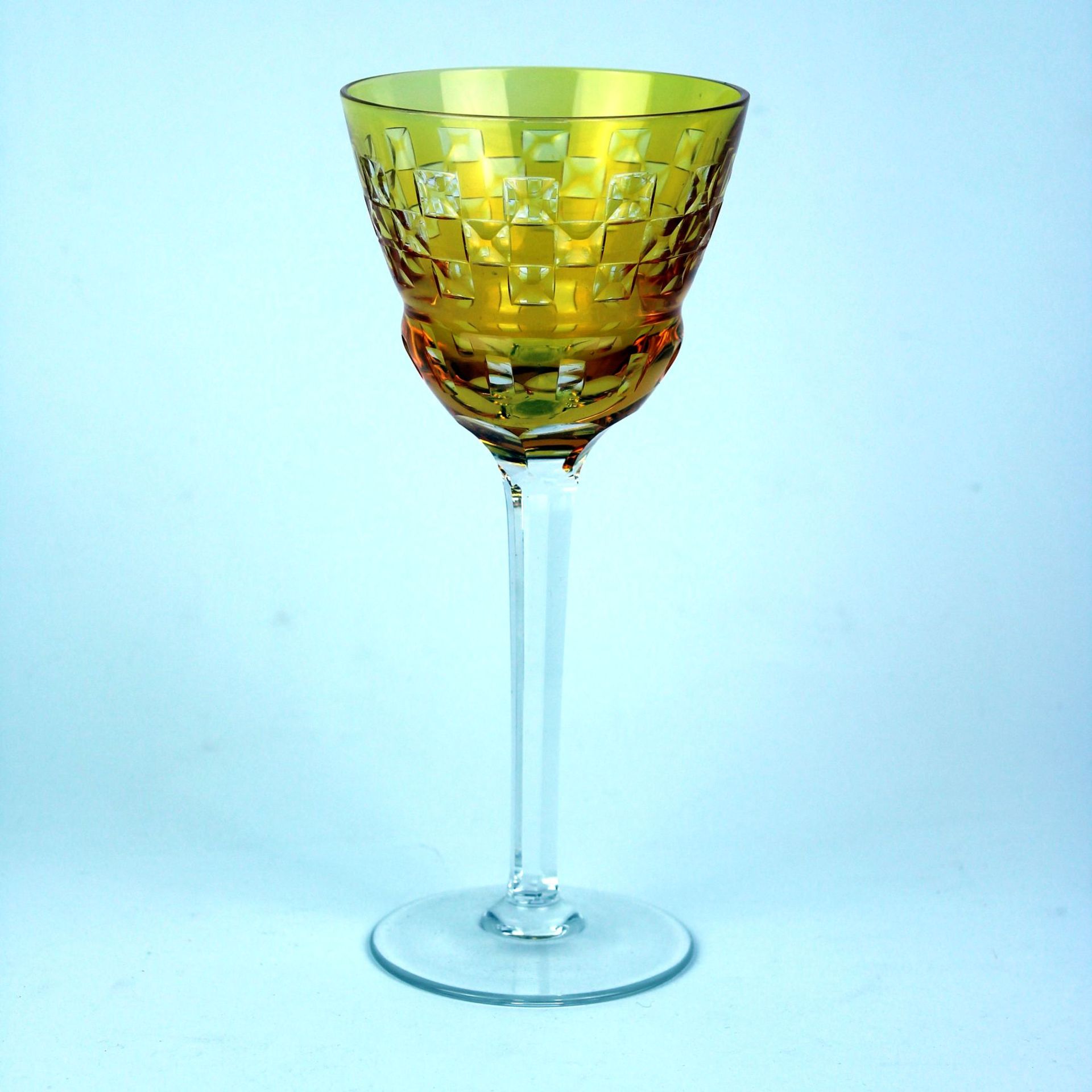 Geschliffenes Bleikristall Weinglas Oranger Überfang Maße: ca. H. 19,5 cm
