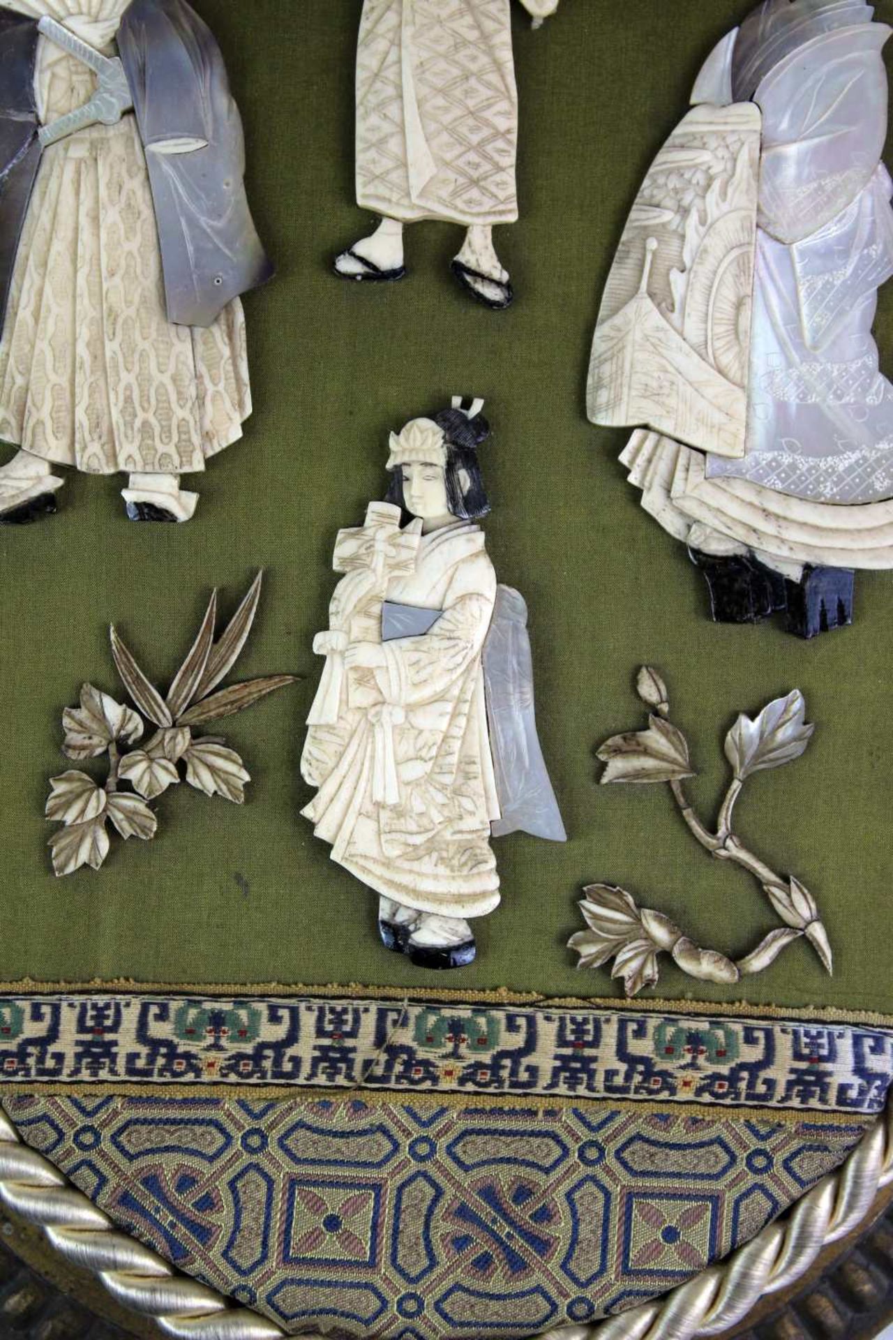 Japan, Elfenbein Plakette Hist. Darstellung " Im Lustgarten " Japen, Meji Periode - Image 4 of 5