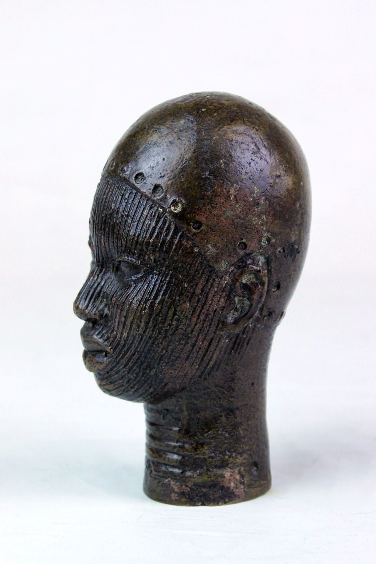 Kleines Benin Köpfchen Bronze " Beninkopf ", Kongo Maße: ca. H. 13 cm - Image 2 of 4