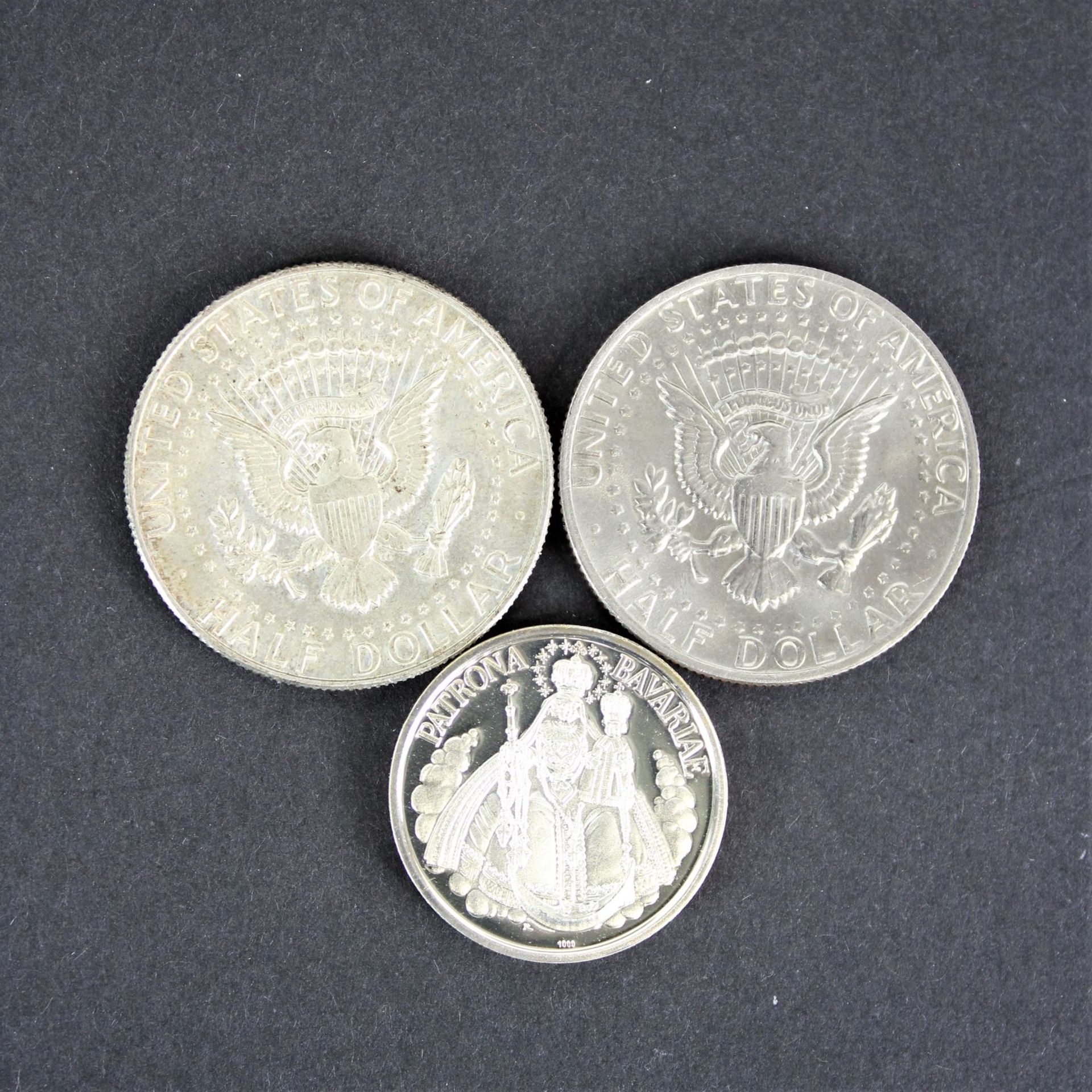 3 Silbermünzen " DIe Geschichte des bayerischen wappens " plus 2 half coin dollars - Image 2 of 2