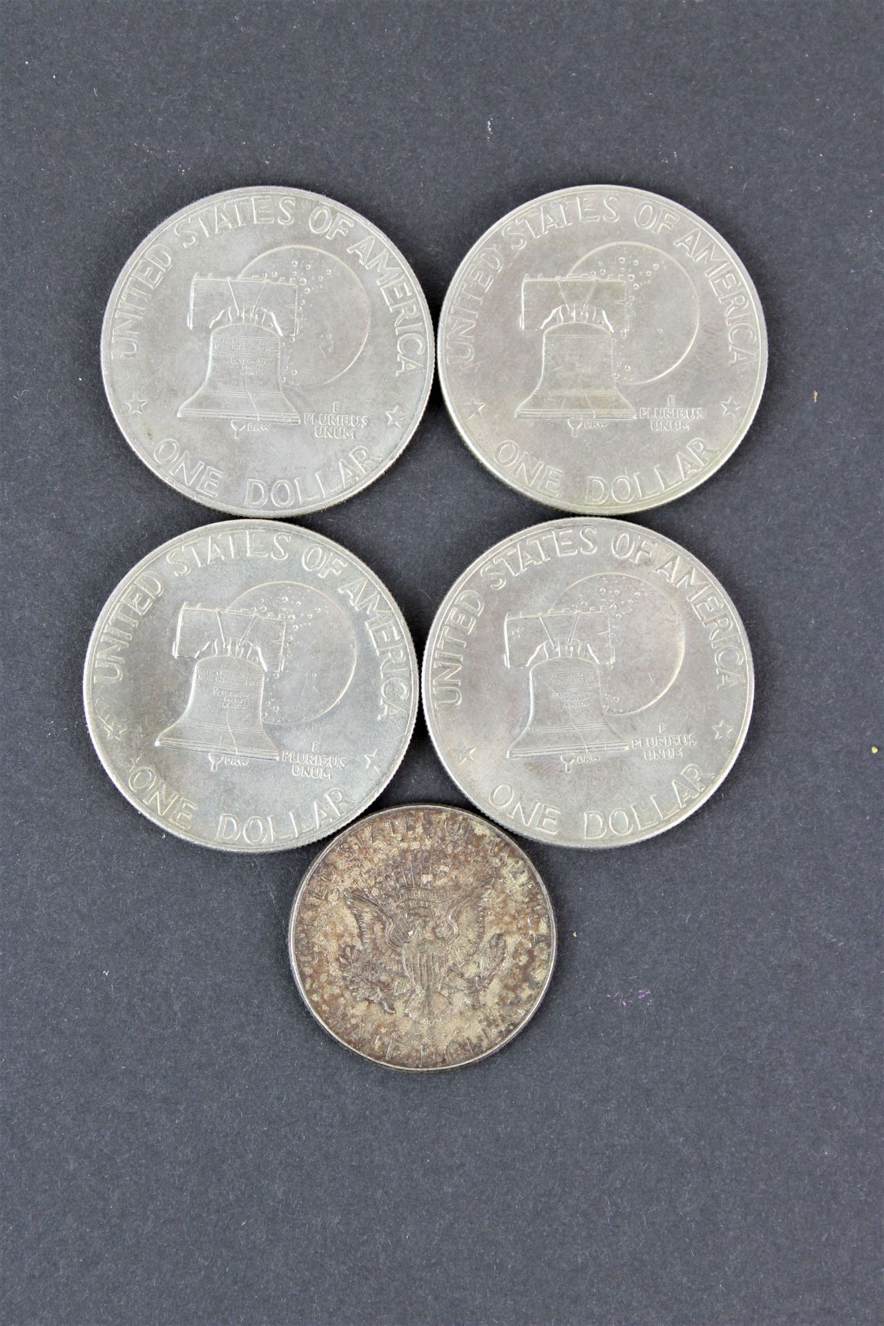 5 amerikanische SIlbermünzen 4 x 1 dollar, half dollar - Bild 2 aus 2